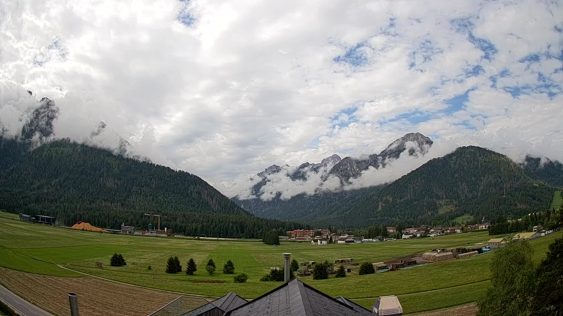 Web kamera Toblach Dolomiti – Pogled s Hotela Rosengarten