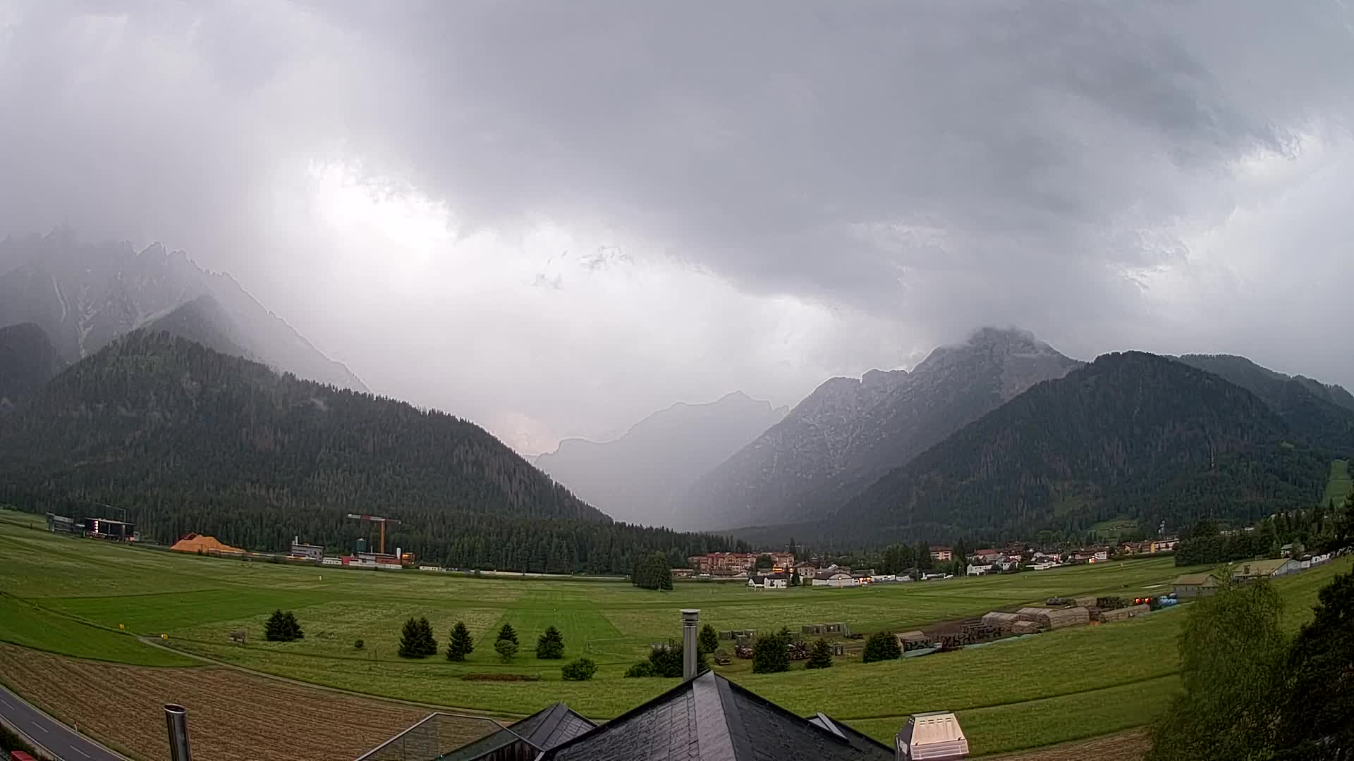 Spletna kamera Toblach Dolomiti – Pogled iz hotela Rosengarten
