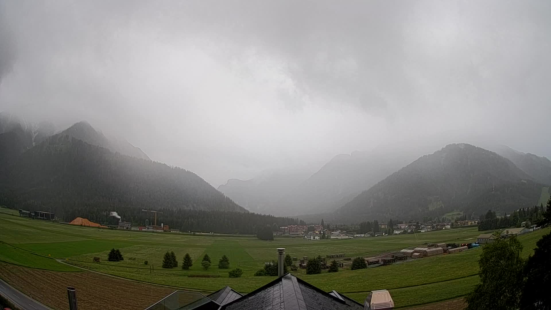Spletna kamera Toblach Dolomiti – Pogled iz hotela Rosengarten