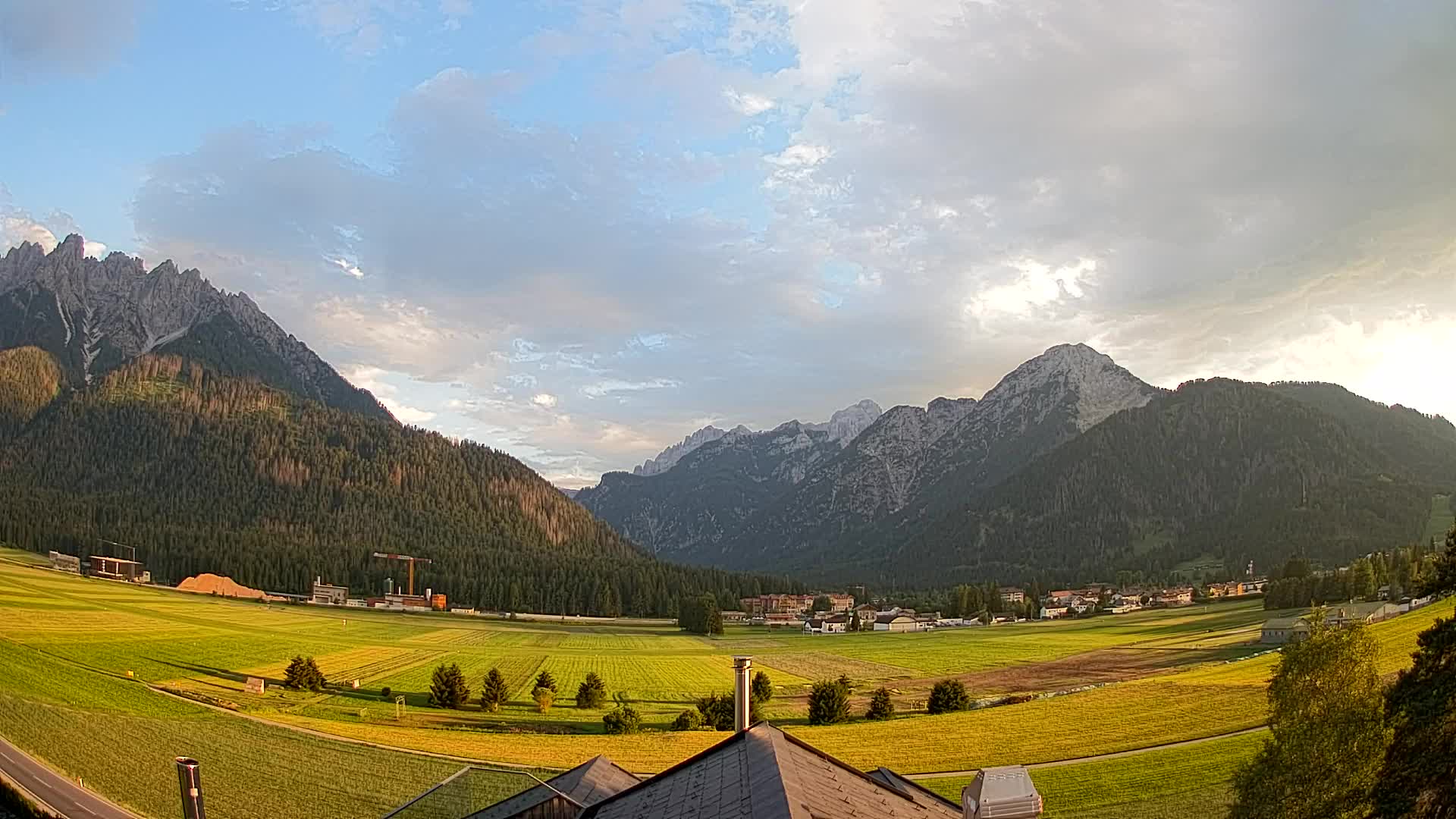 Spletna kamera Toblach Dolomiti – Pogled iz hotela Rosengarten