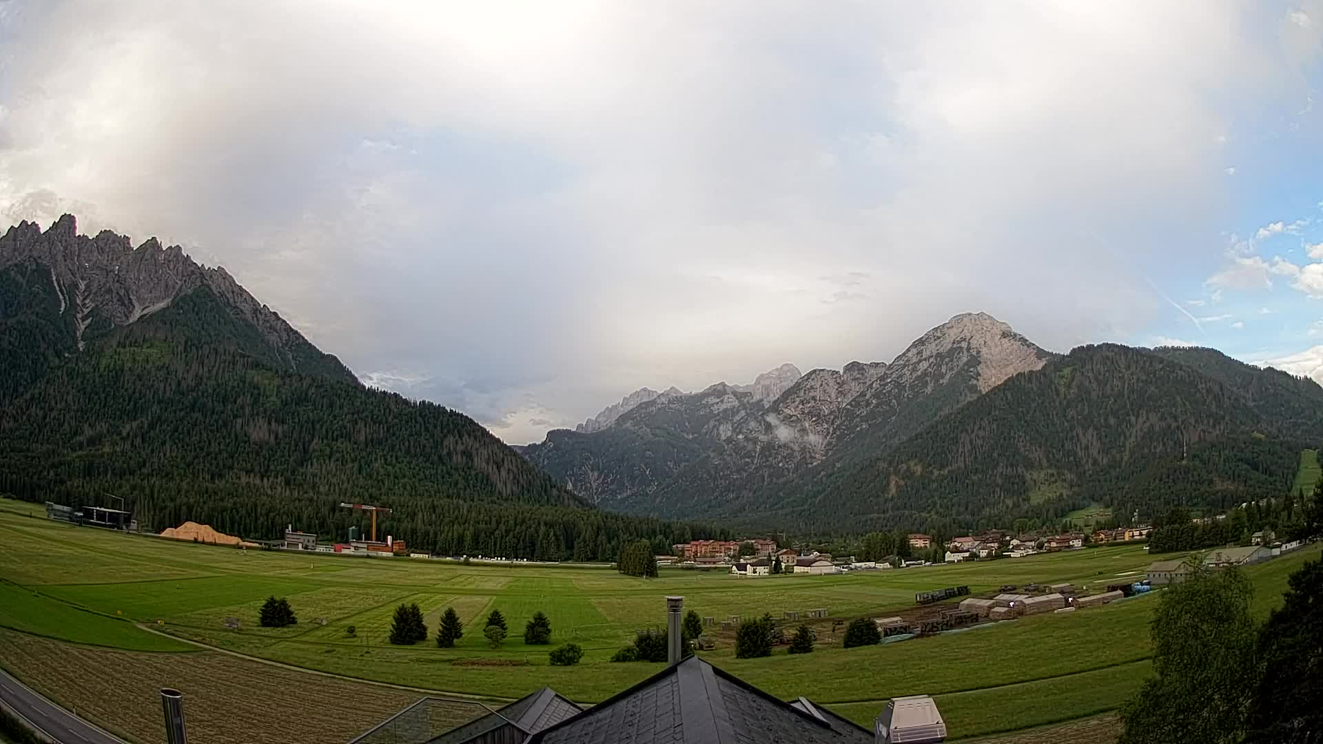 Spletna kamera Toblach Dolomiti – Pogled iz hotela Rosengarten