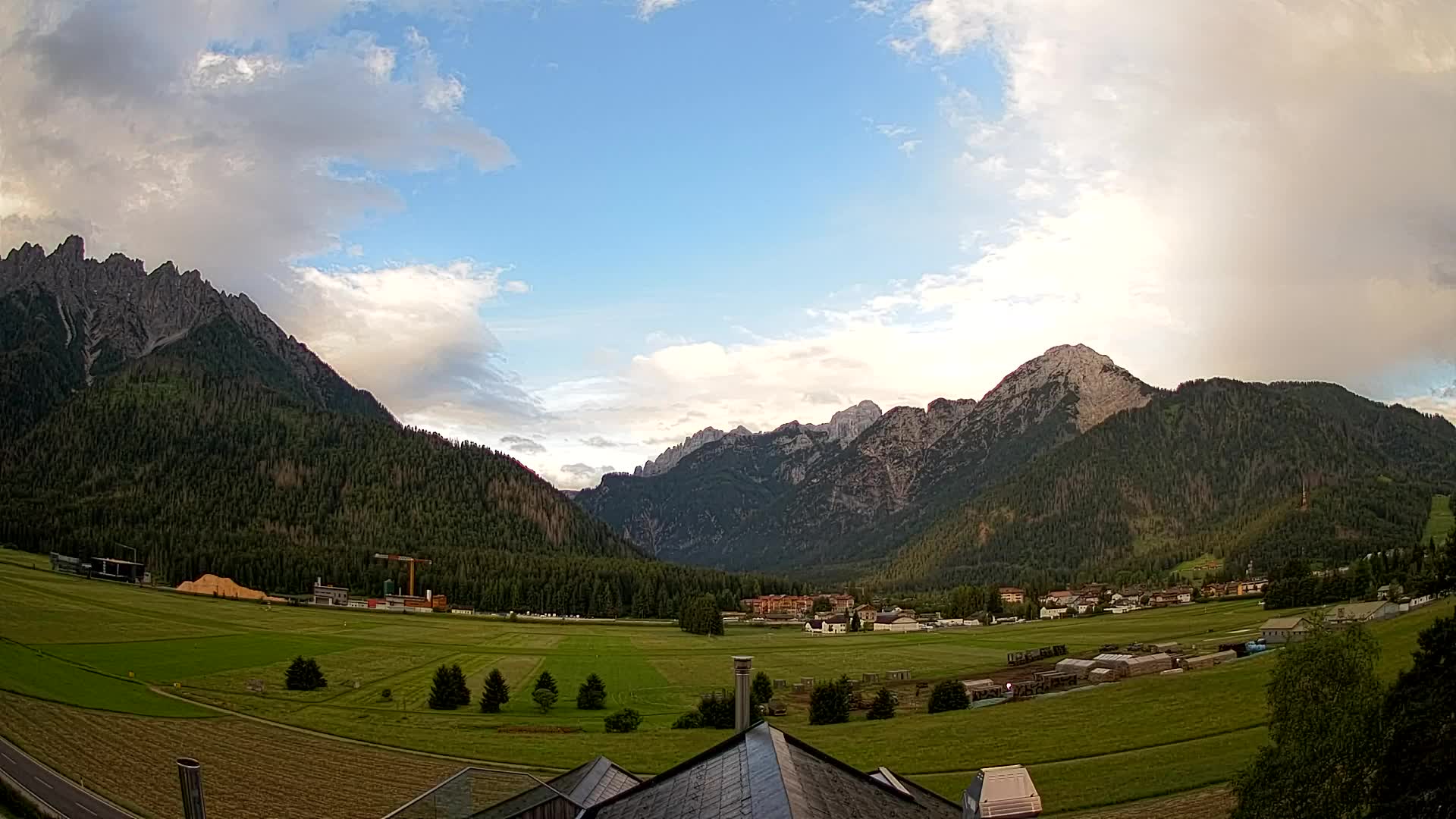 Spletna kamera Toblach Dolomiti – Pogled iz hotela Rosengarten