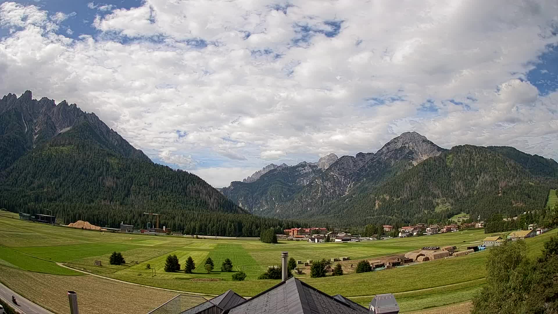 Webcam Toblach Dolomites – View from Hotel Rosengarten