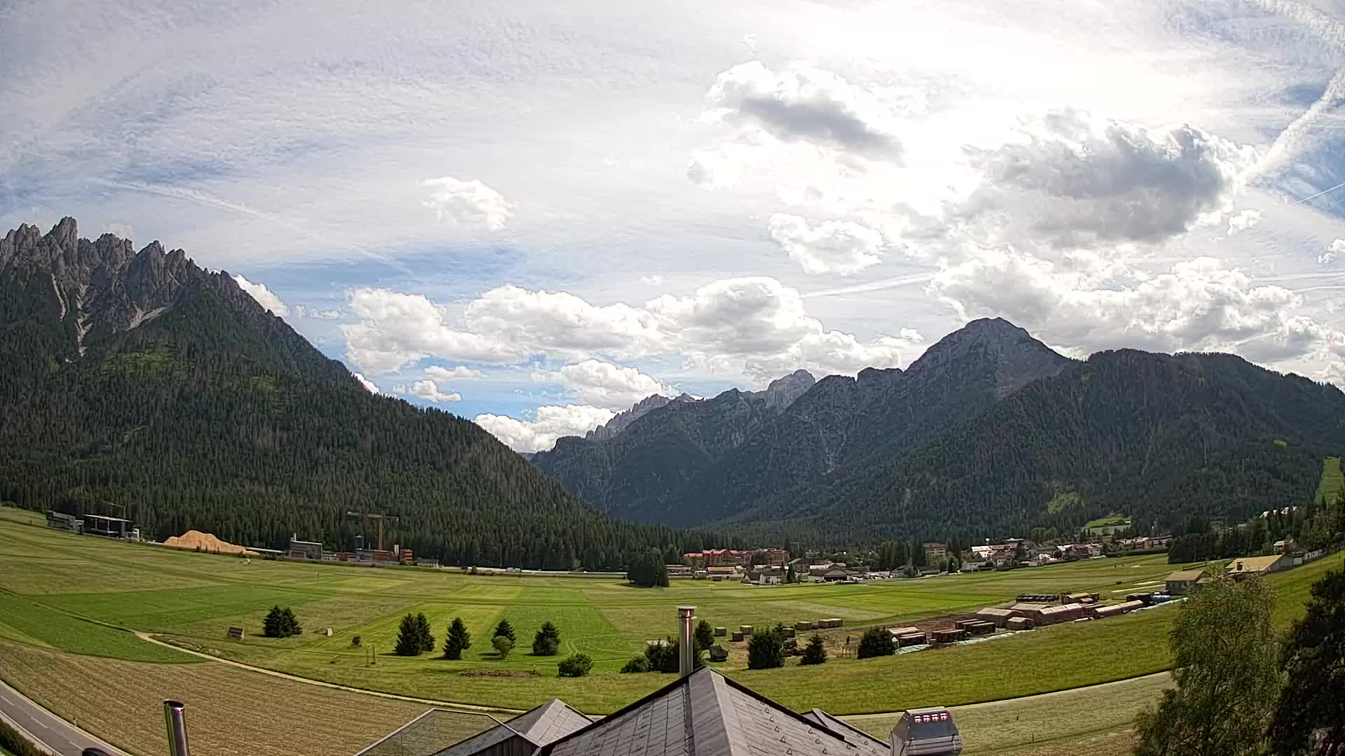 Spletna kamera Toblach Dolomiti – Pogled iz hotela Rosengarten
