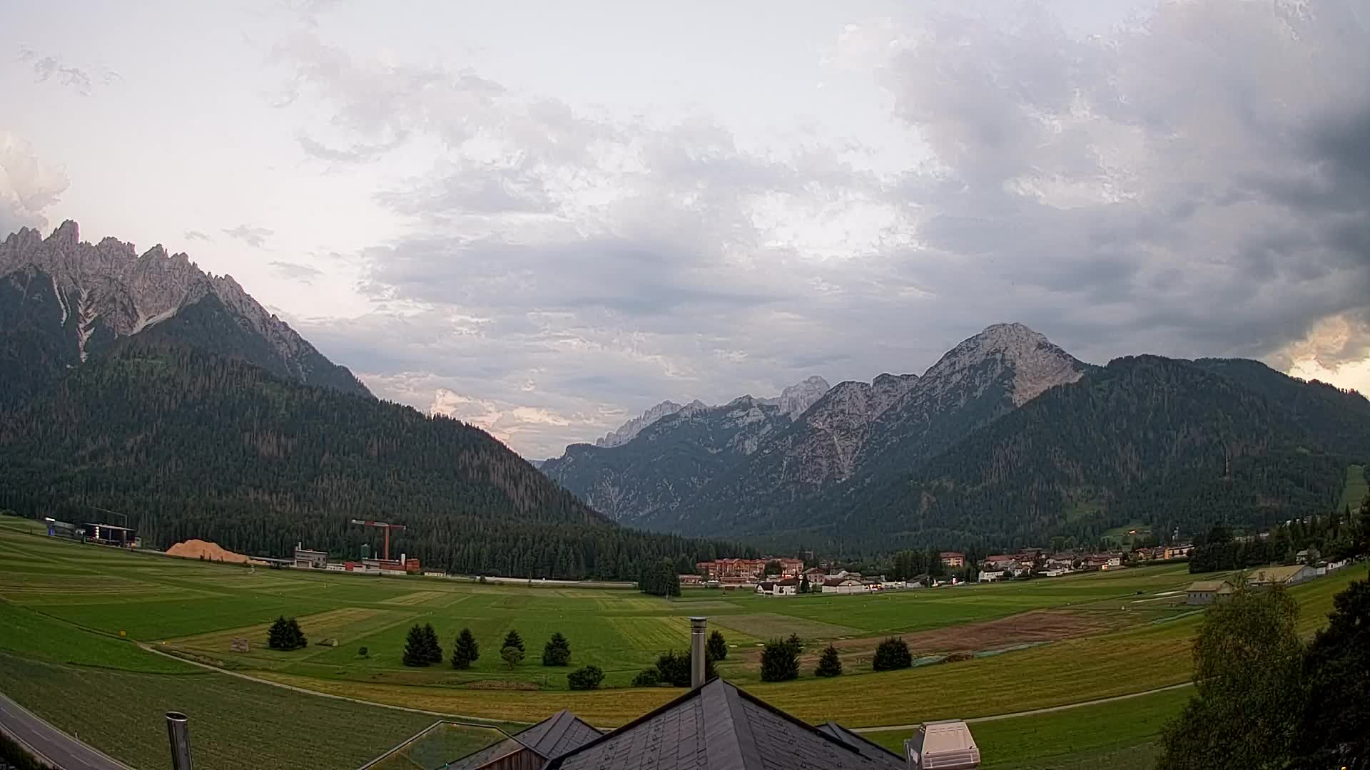 Spletna kamera Toblach Dolomiti – Pogled iz hotela Rosengarten