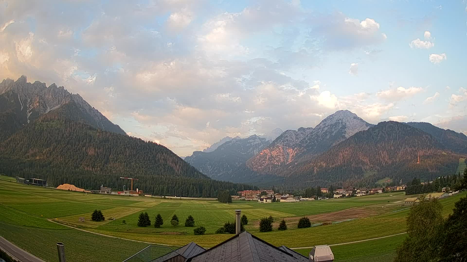 Spletna kamera Toblach Dolomiti – Pogled iz hotela Rosengarten