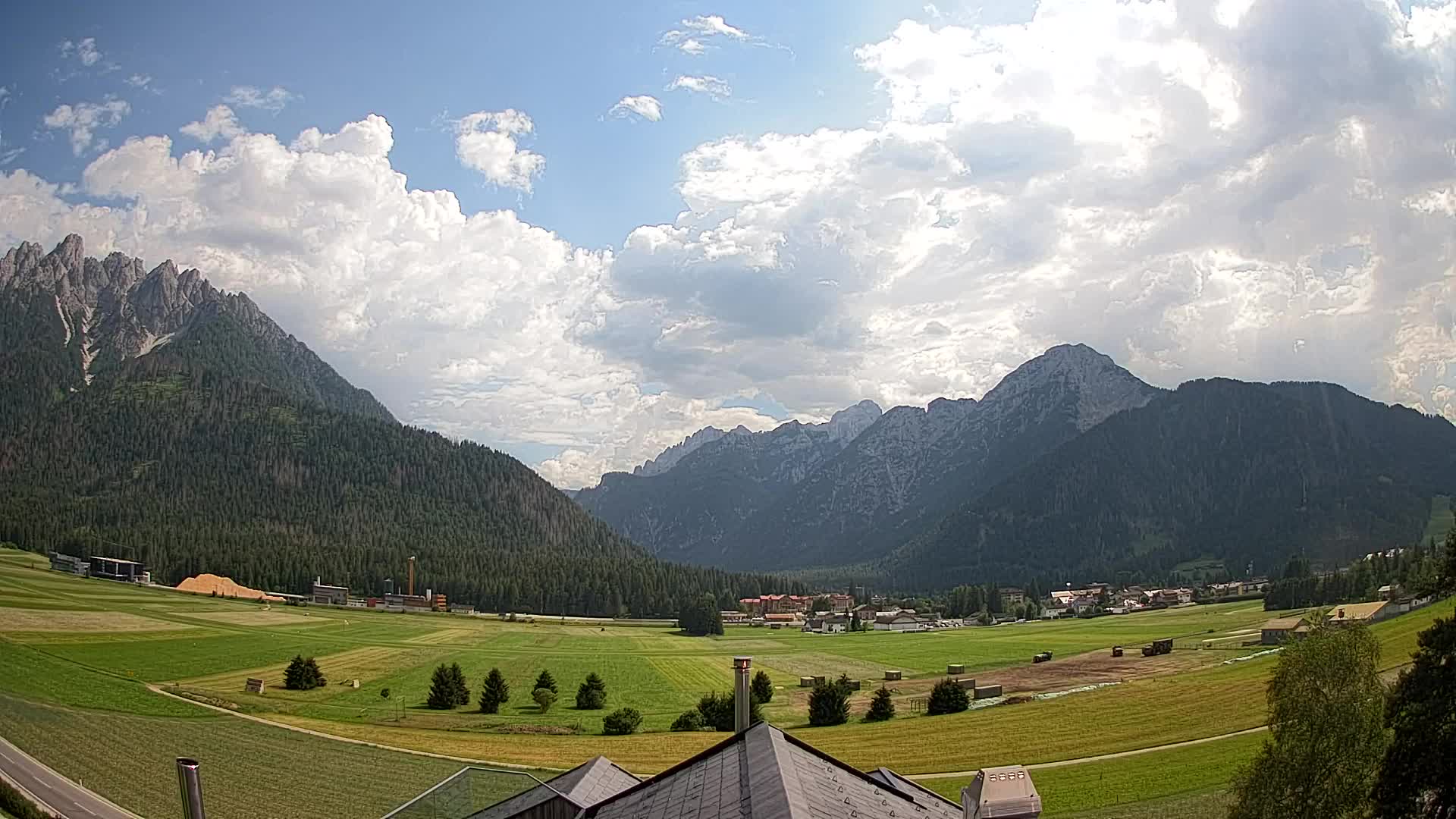 Spletna kamera Toblach Dolomiti – Pogled iz hotela Rosengarten