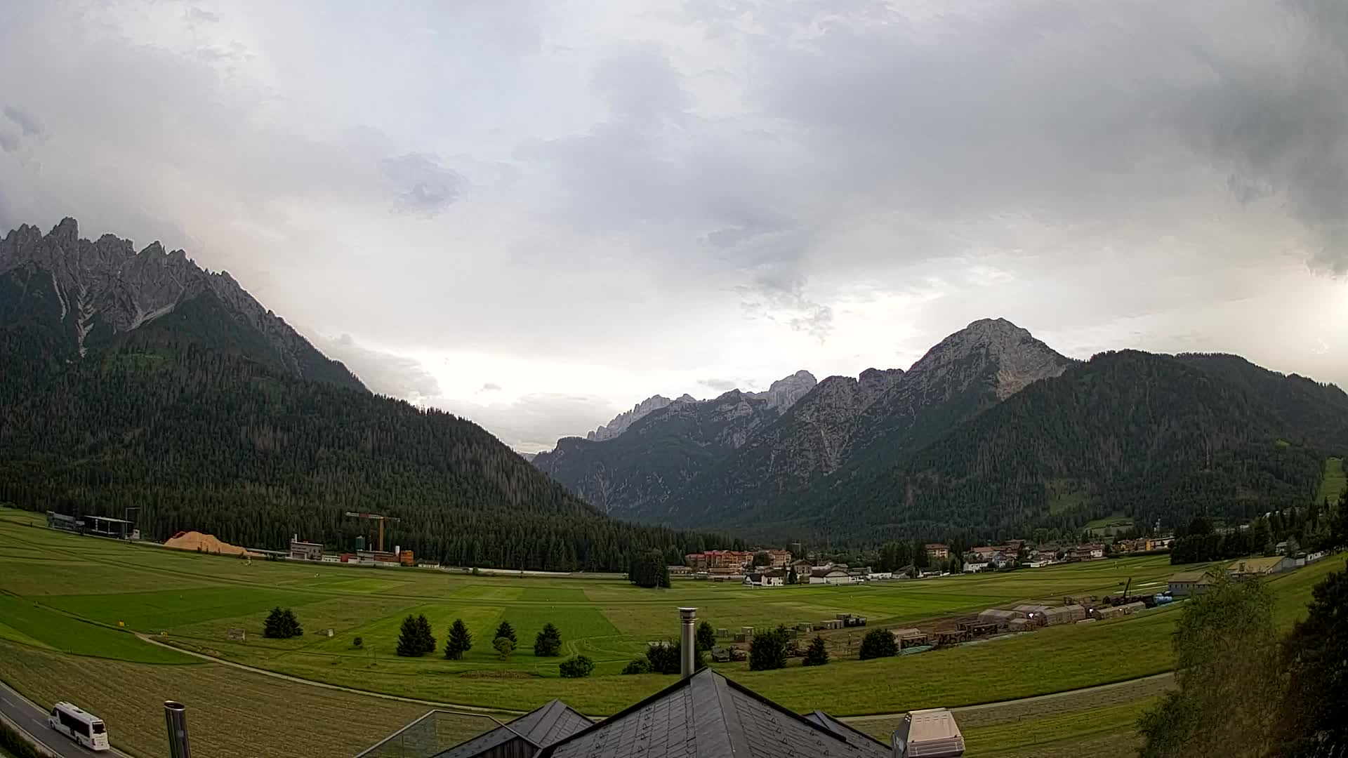 Web kamera Toblach Dolomiti – Pogled s Hotela Rosengarten