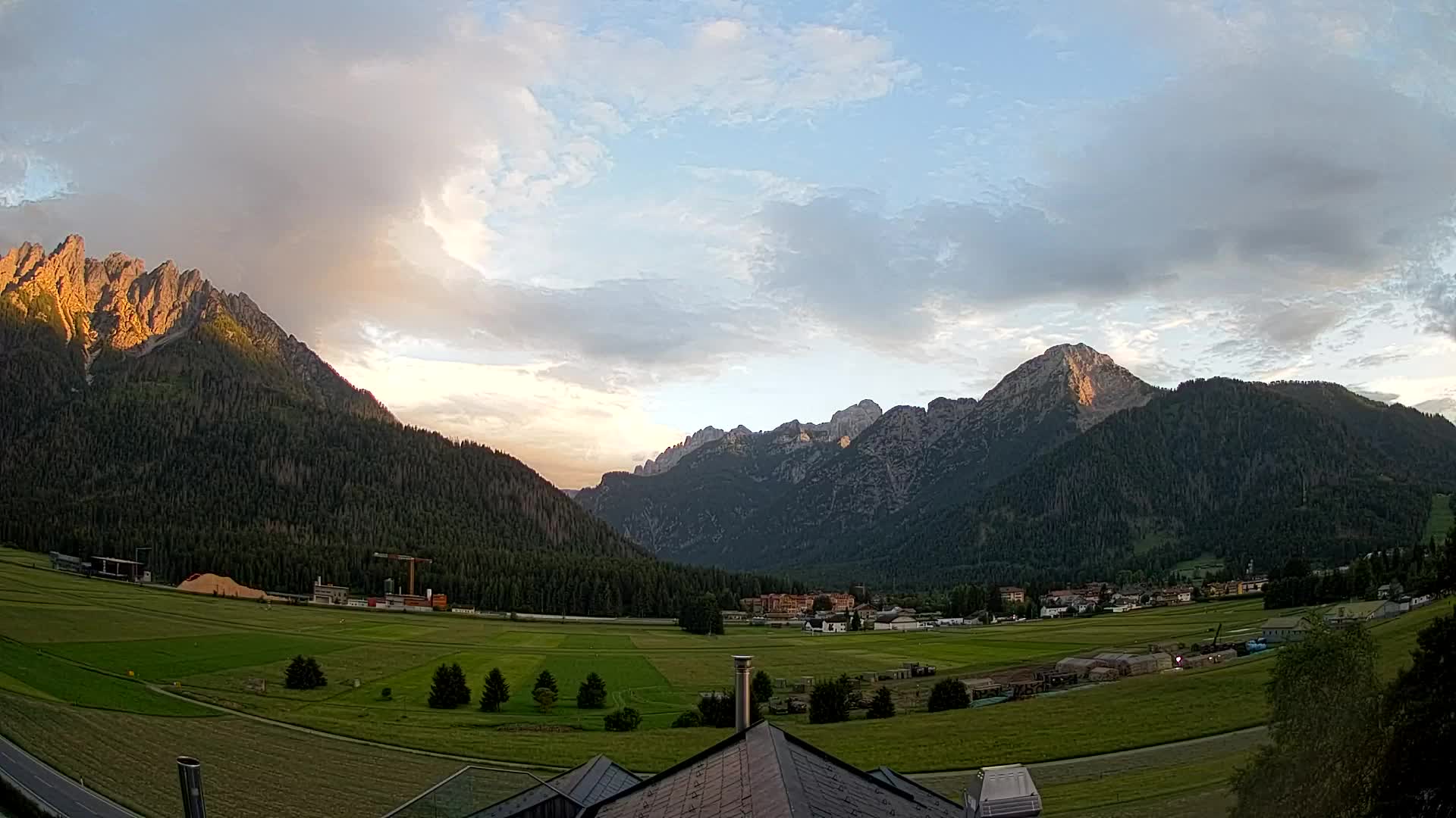 Web kamera Toblach Dolomiti – Pogled s Hotela Rosengarten