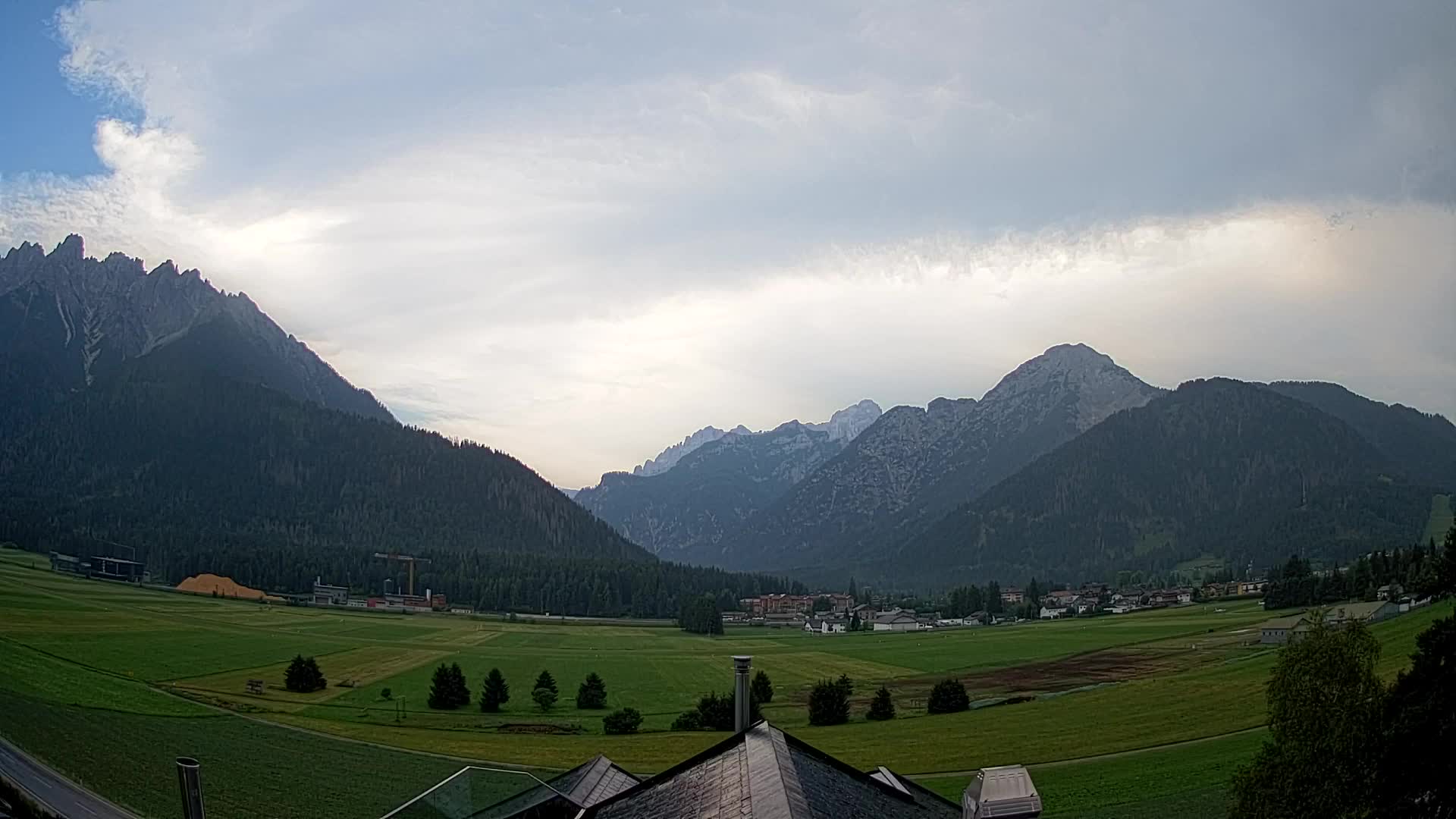 Spletna kamera Toblach Dolomiti – Pogled iz hotela Rosengarten