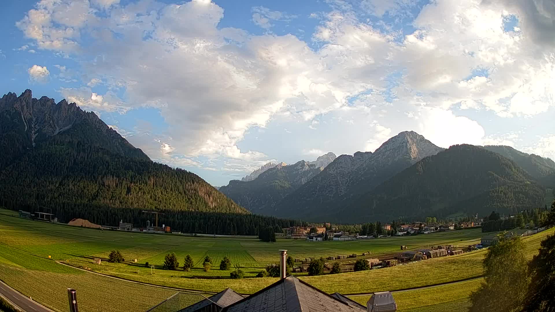 Spletna kamera Toblach Dolomiti – Pogled iz hotela Rosengarten