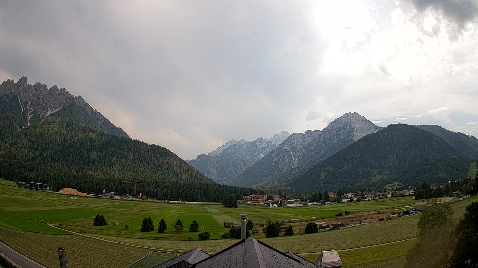 Spletna kamera Toblach Dolomiti – Pogled iz hotela Rosengarten