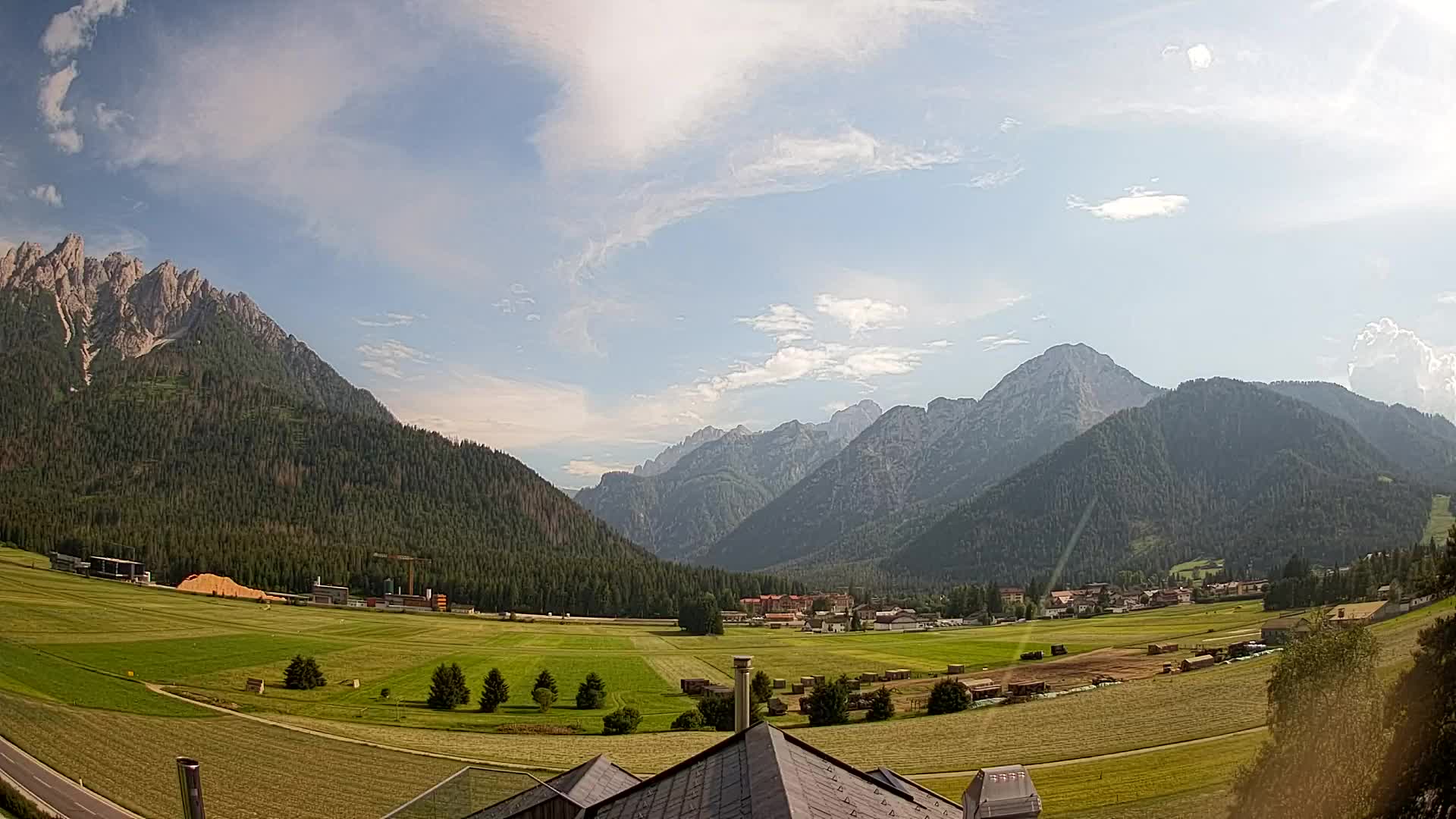 Spletna kamera Toblach Dolomiti – Pogled iz hotela Rosengarten