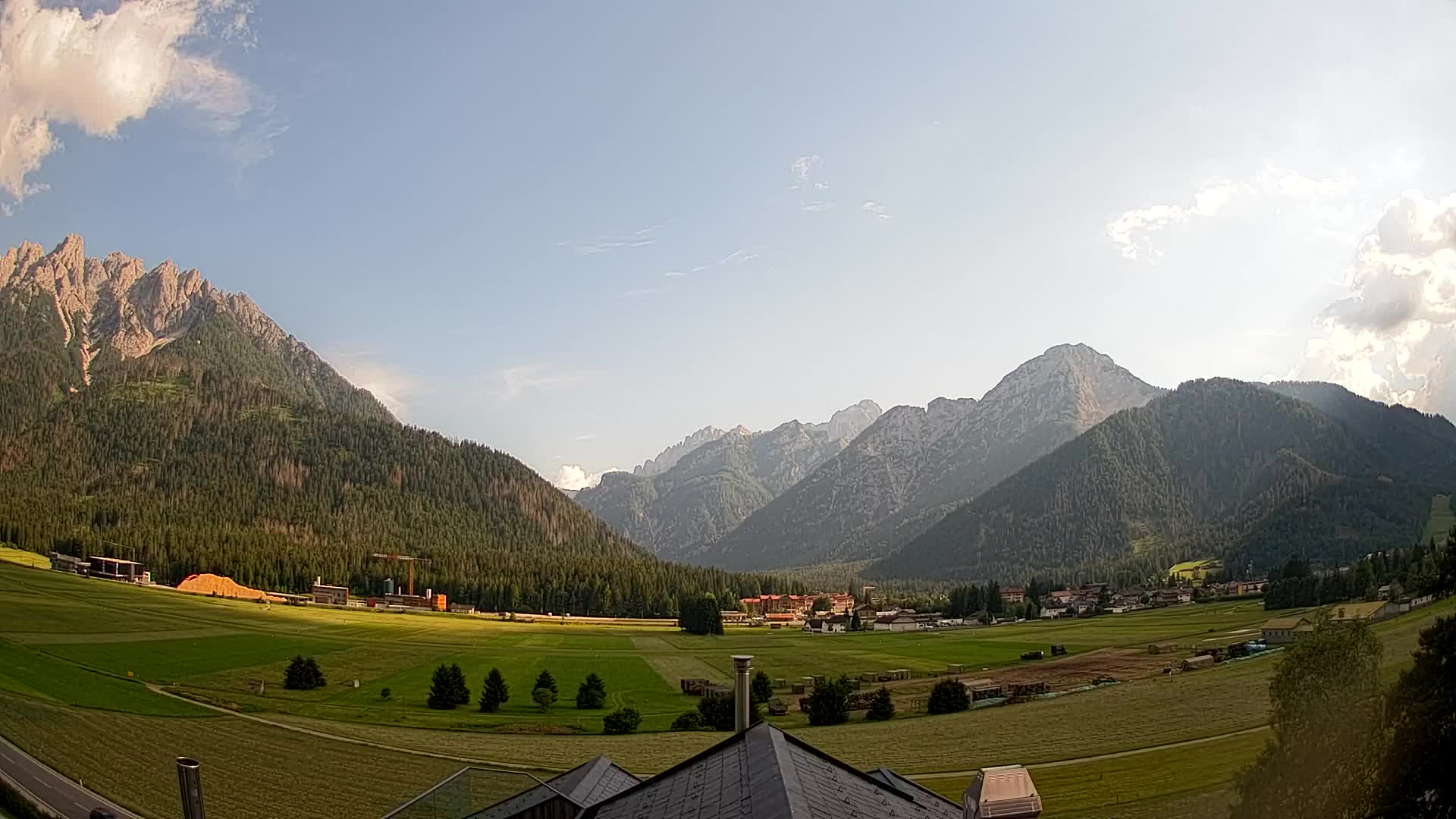 Spletna kamera Toblach Dolomiti – Pogled iz hotela Rosengarten