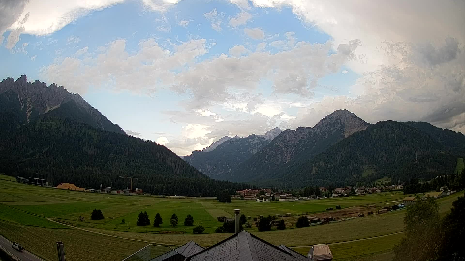 Spletna kamera Toblach Dolomiti – Pogled iz hotela Rosengarten