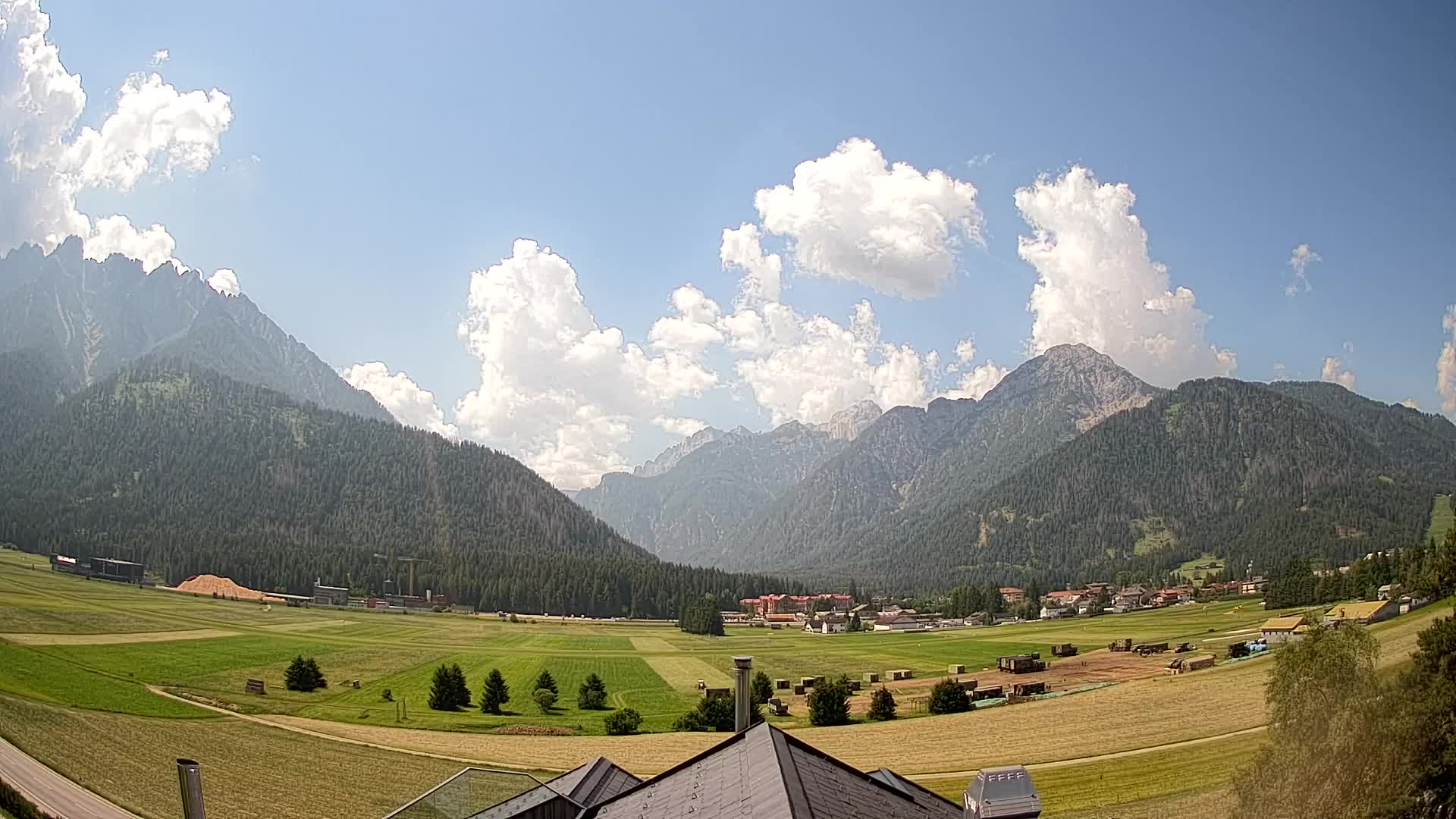 Spletna kamera Toblach Dolomiti – Pogled iz hotela Rosengarten