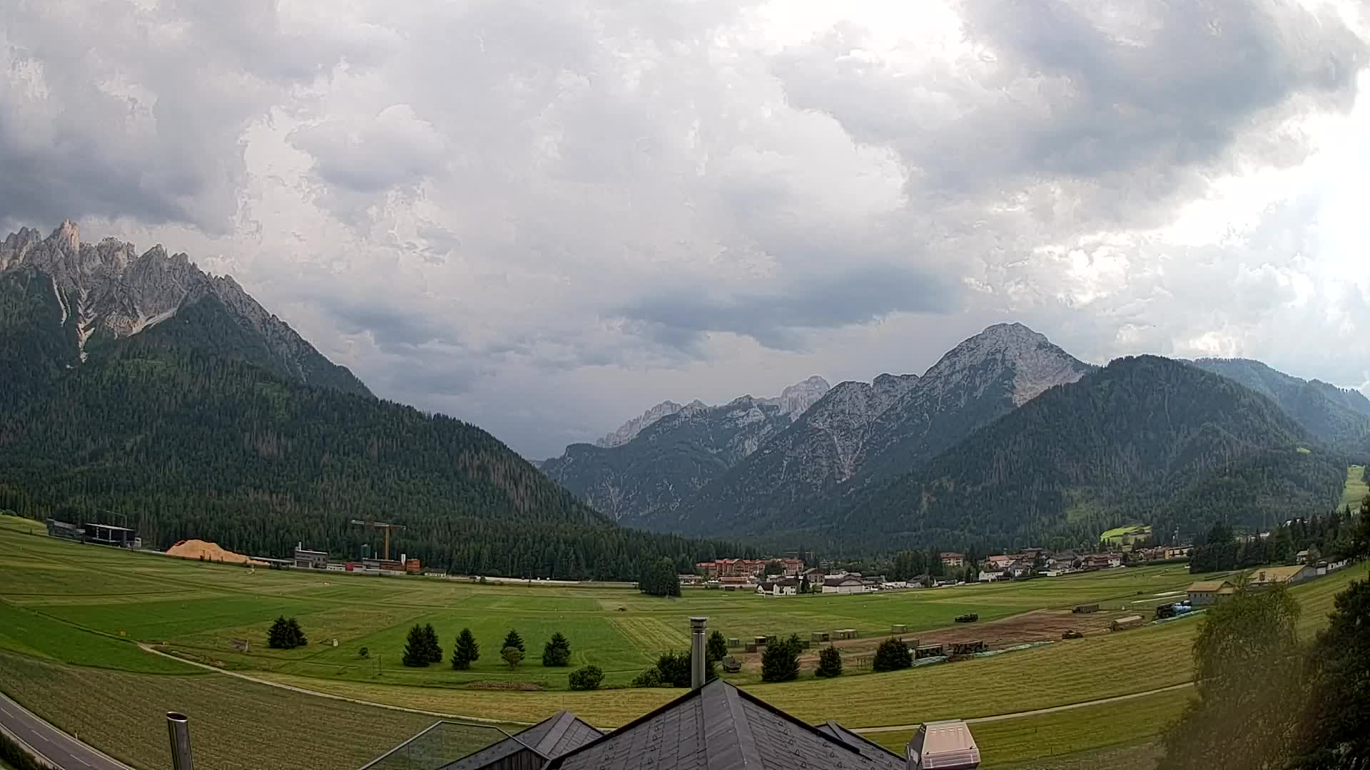 Spletna kamera Toblach Dolomiti – Pogled iz hotela Rosengarten