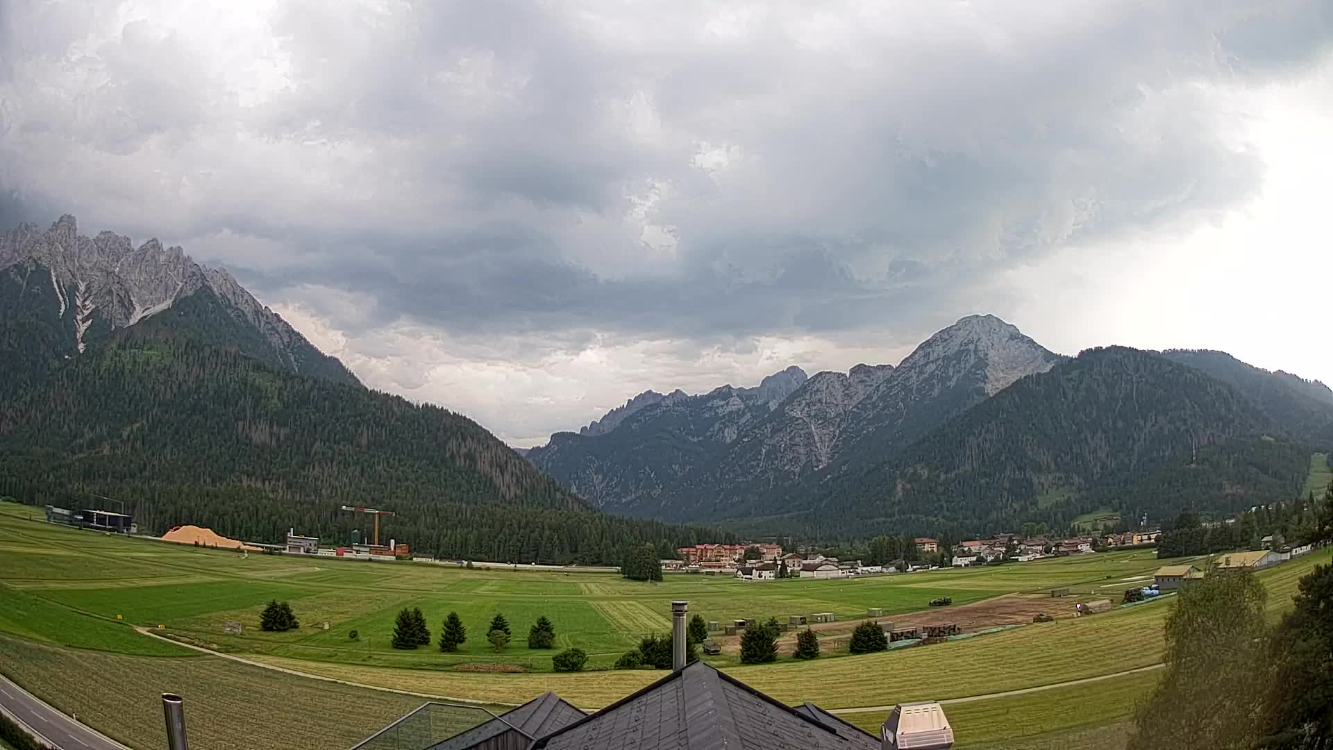 Web kamera Toblach Dolomiti – Pogled s Hotela Rosengarten