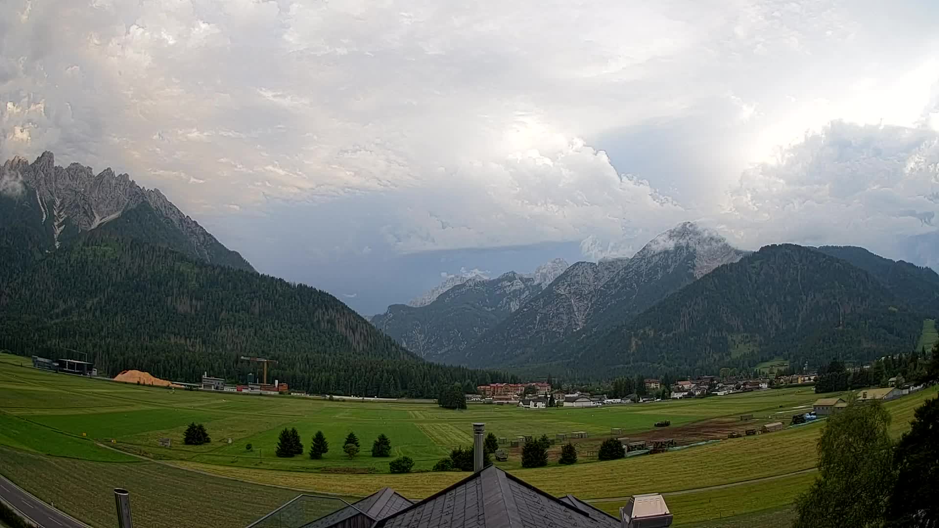 Spletna kamera Toblach Dolomiti – Pogled iz hotela Rosengarten
