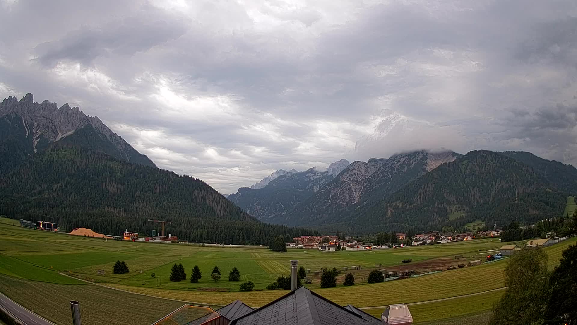 Web kamera Toblach Dolomiti – Pogled s Hotela Rosengarten