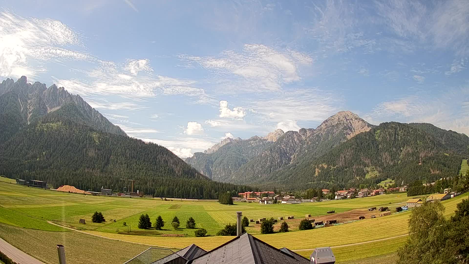Spletna kamera Toblach Dolomiti – Pogled iz hotela Rosengarten