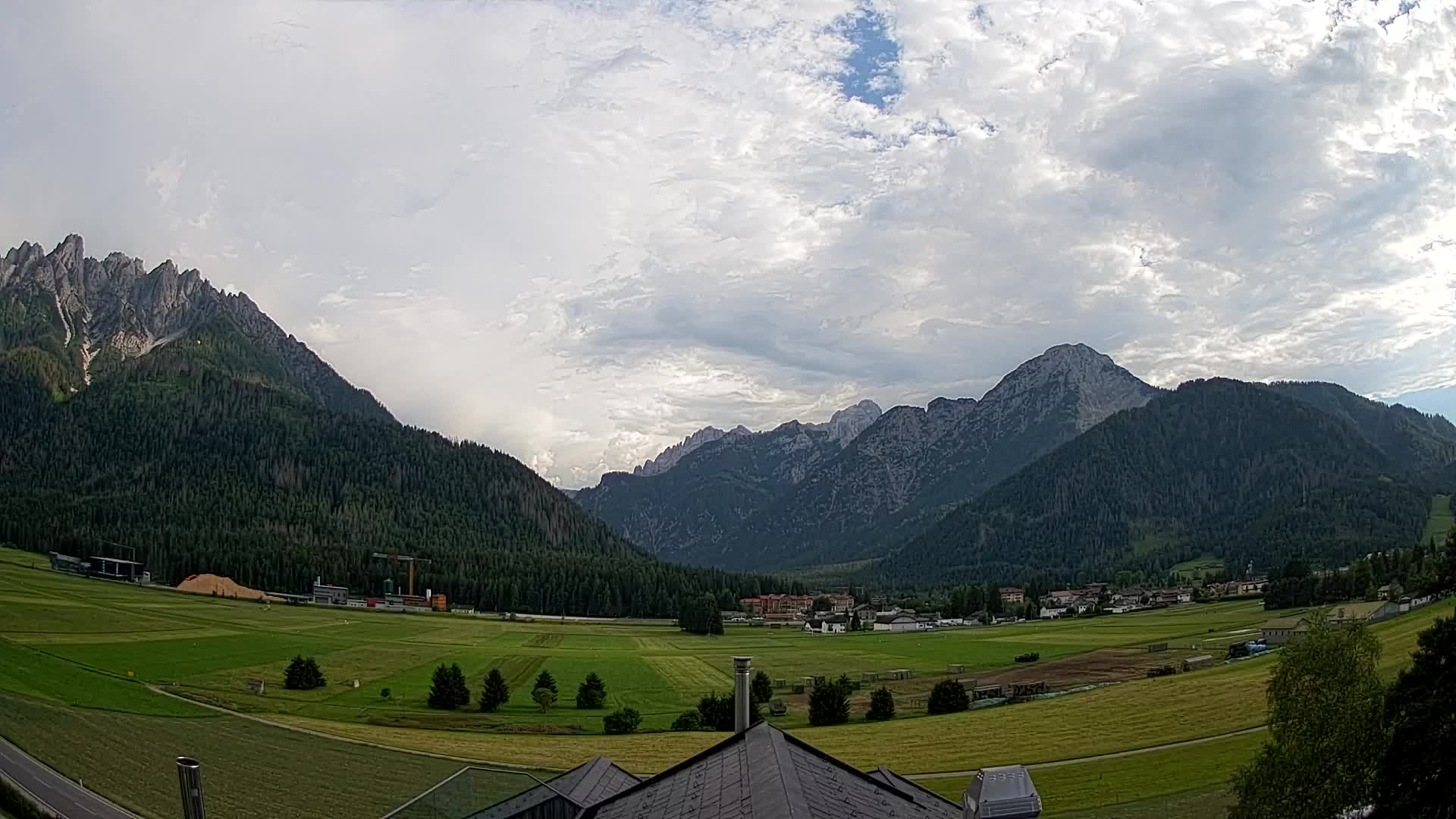 Spletna kamera Toblach Dolomiti – Pogled iz hotela Rosengarten