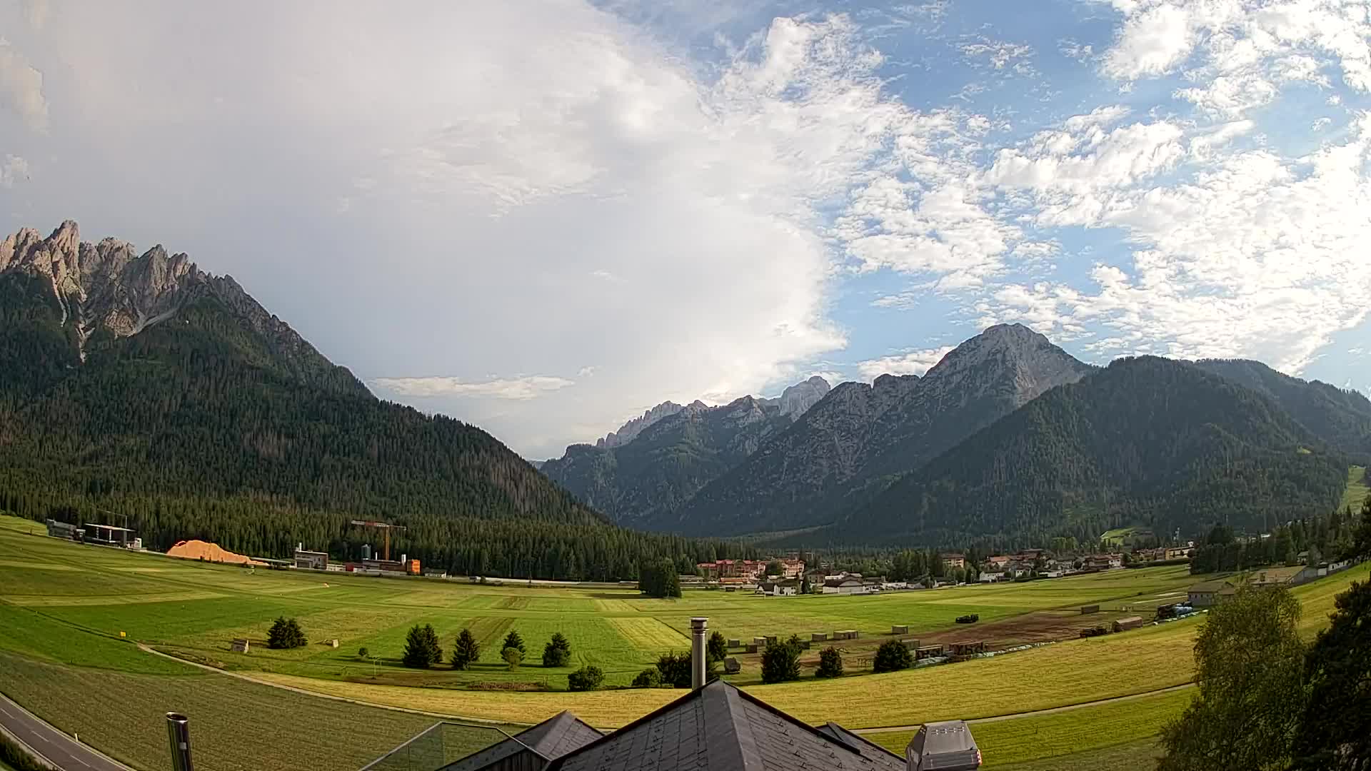 Spletna kamera Toblach Dolomiti – Pogled iz hotela Rosengarten