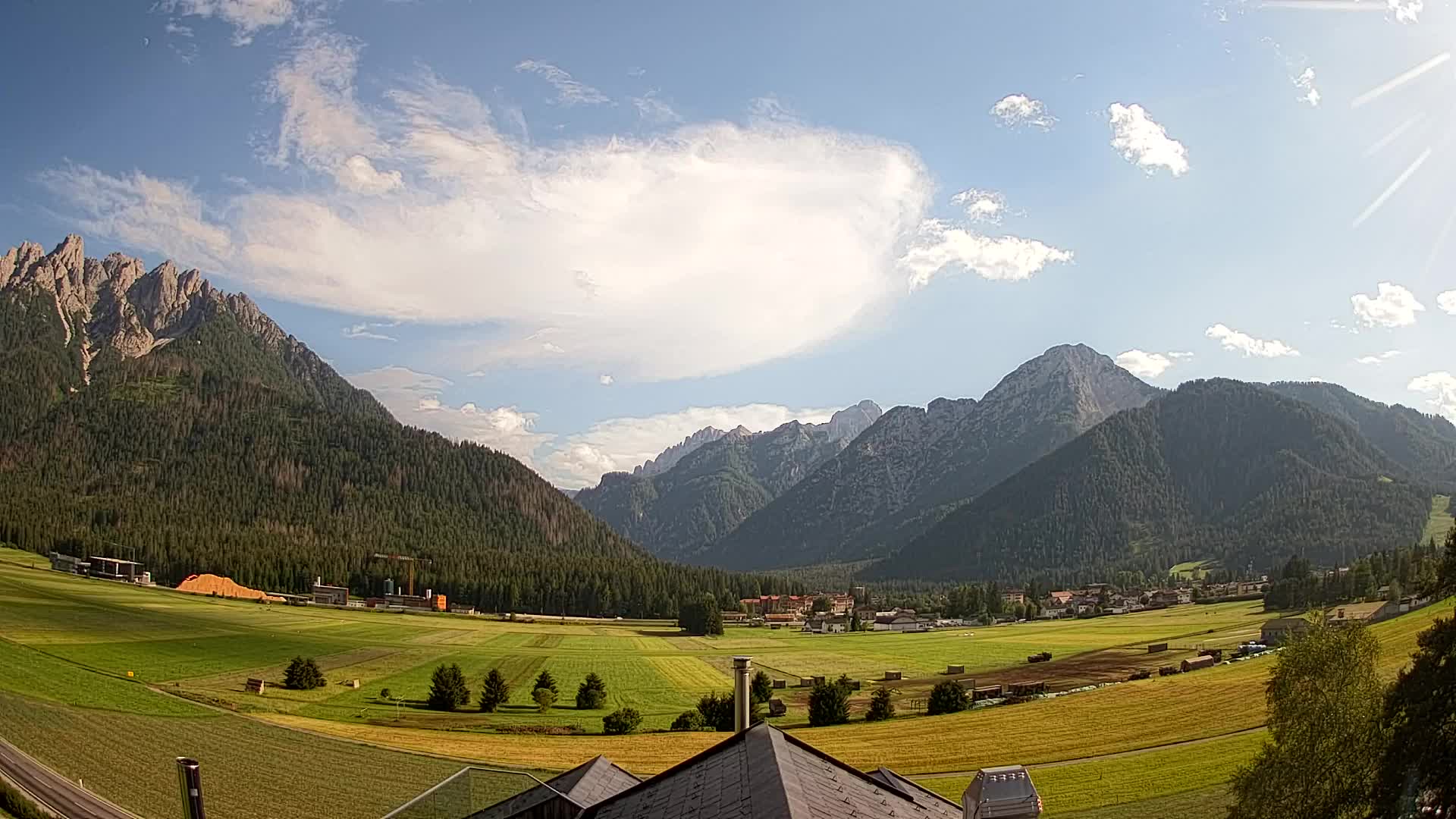 Spletna kamera Toblach Dolomiti – Pogled iz hotela Rosengarten