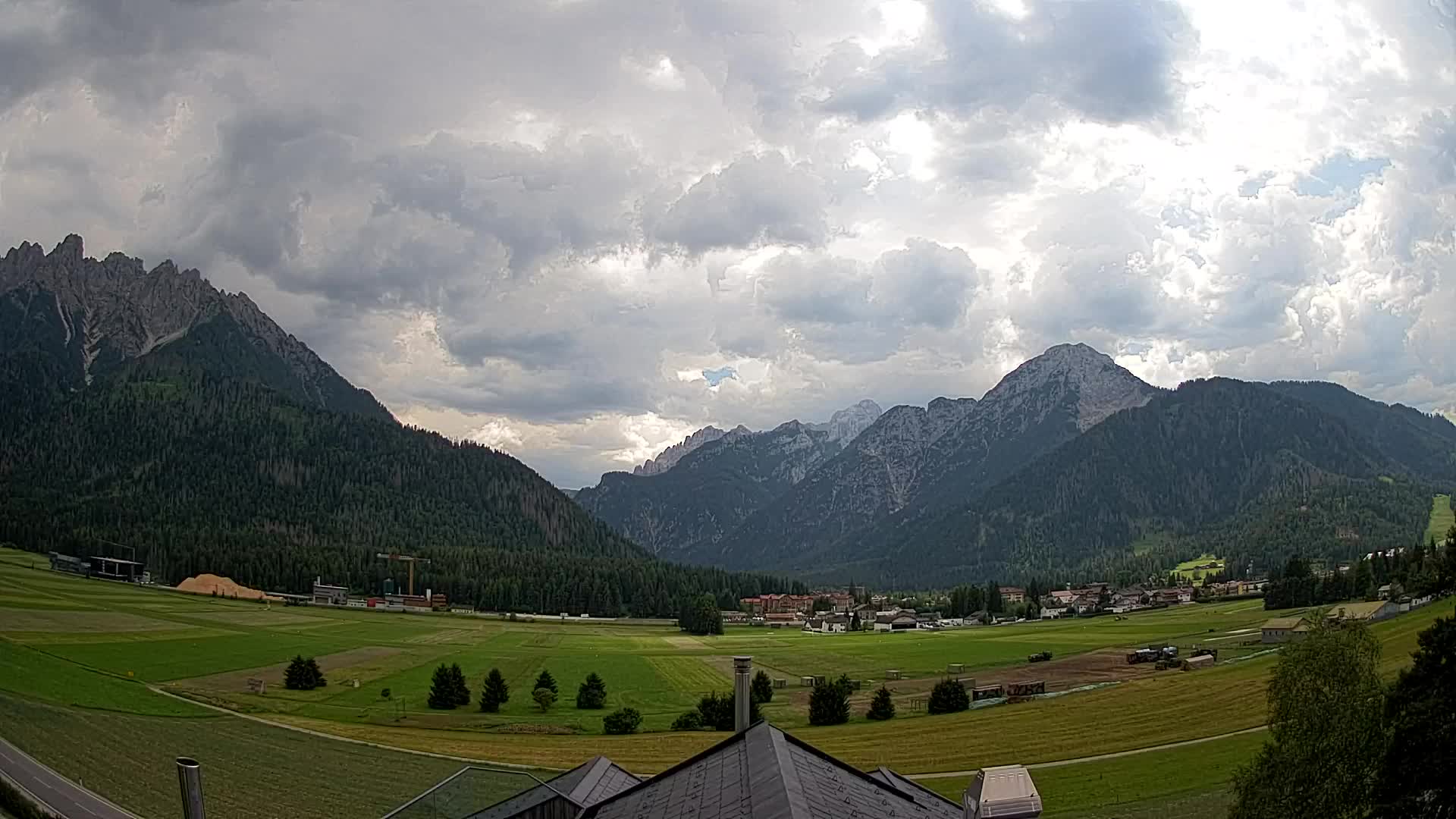 Spletna kamera Toblach Dolomiti – Pogled iz hotela Rosengarten