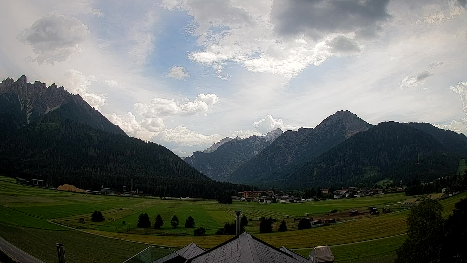 Spletna kamera Toblach Dolomiti – Pogled iz hotela Rosengarten