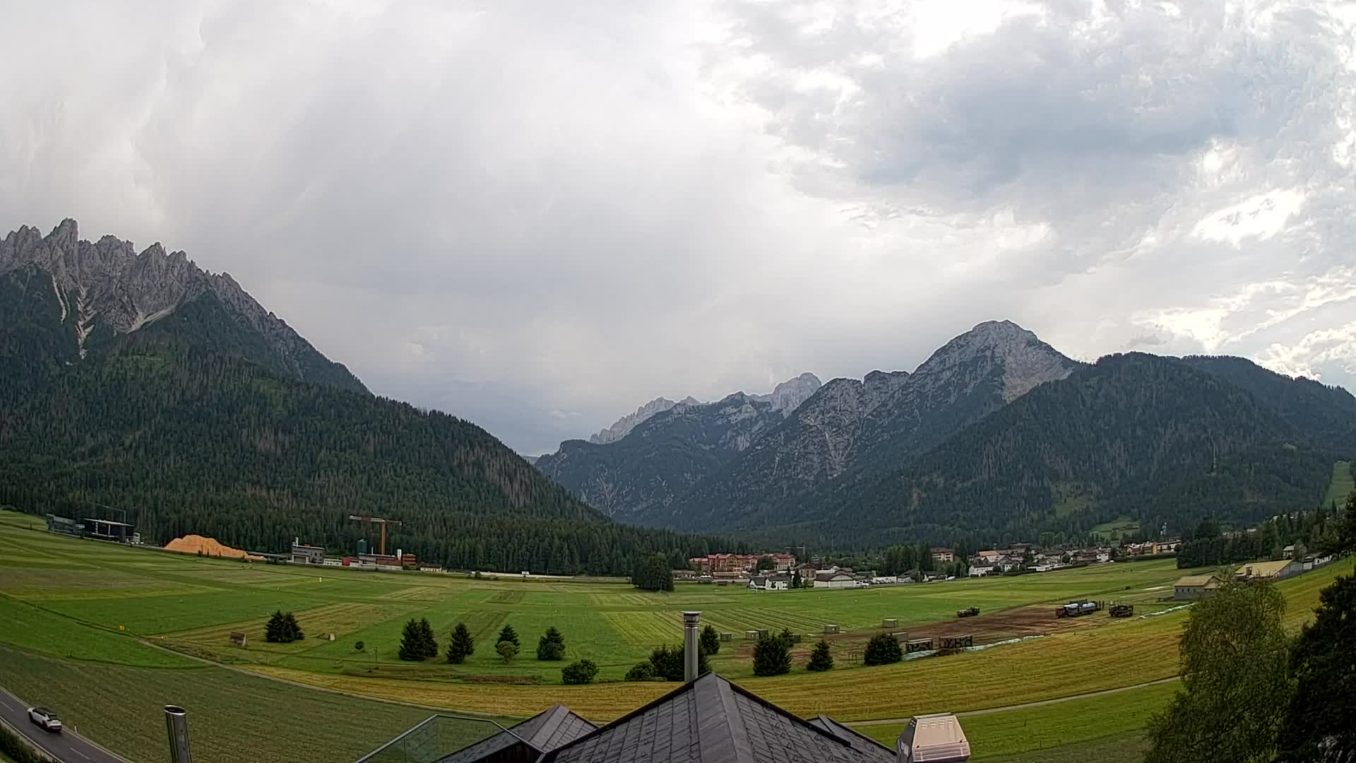 Web kamera Toblach Dolomiti – Pogled s Hotela Rosengarten