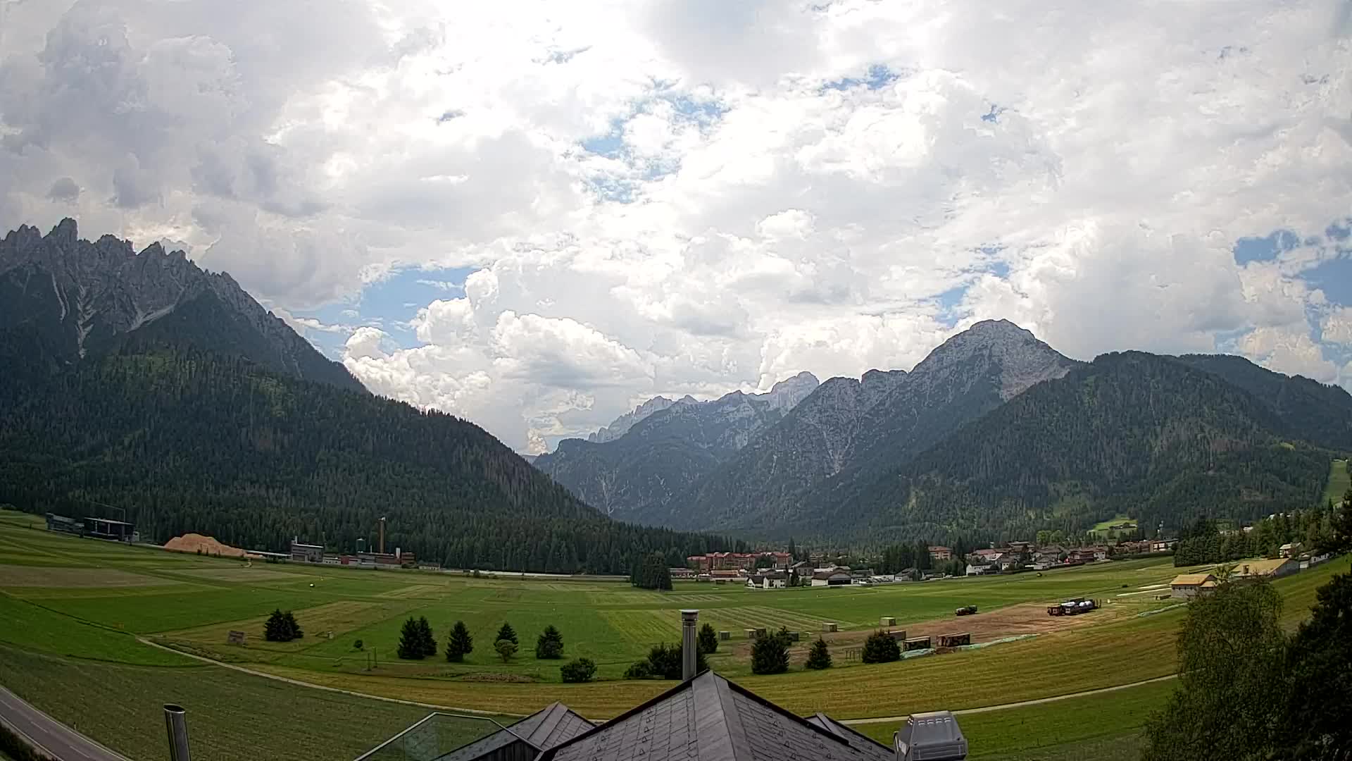 Spletna kamera Toblach Dolomiti – Pogled iz hotela Rosengarten