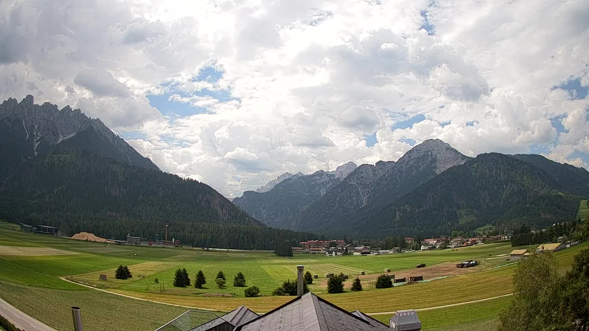 Web kamera Toblach Dolomiti – Pogled s Hotela Rosengarten