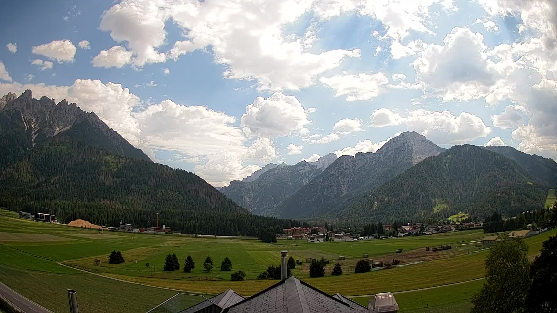 Web kamera Toblach Dolomiti – Pogled s Hotela Rosengarten