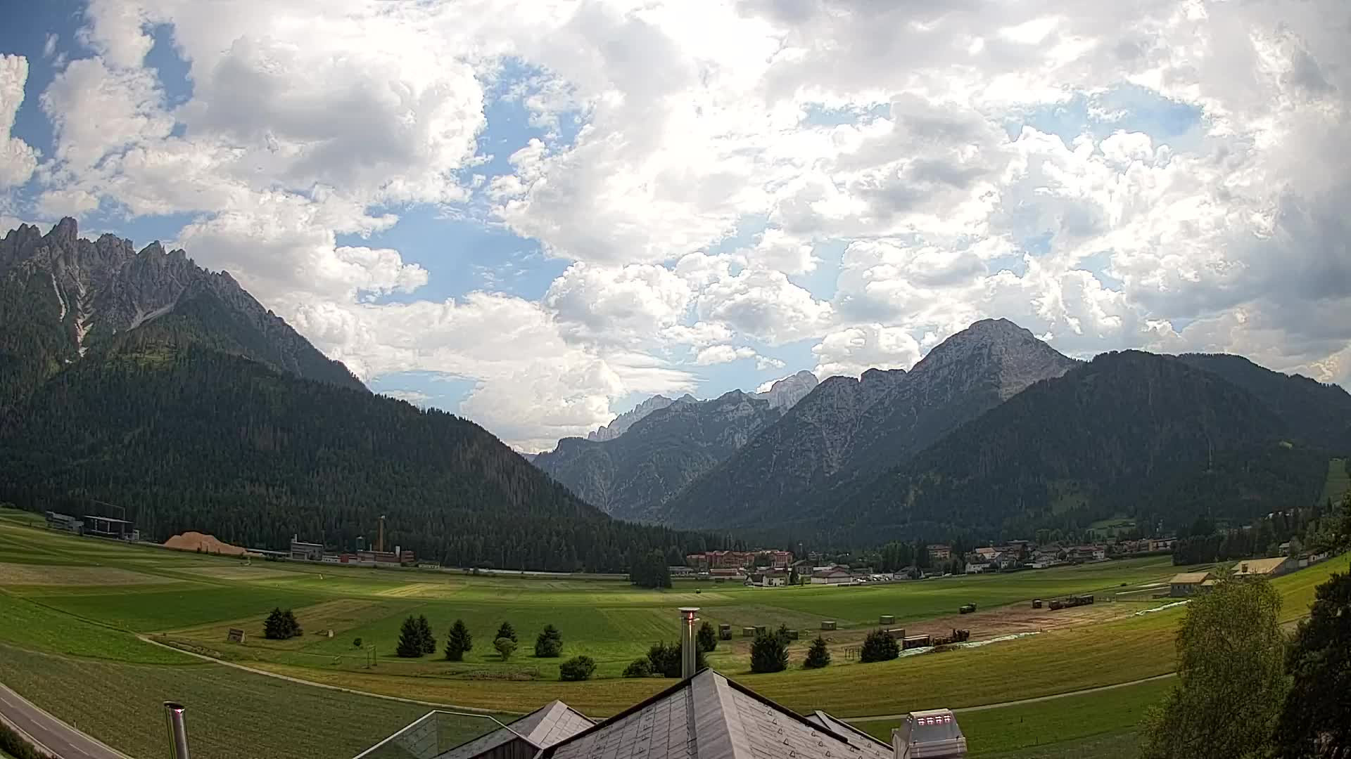 Web kamera Toblach Dolomiti – Pogled s Hotela Rosengarten