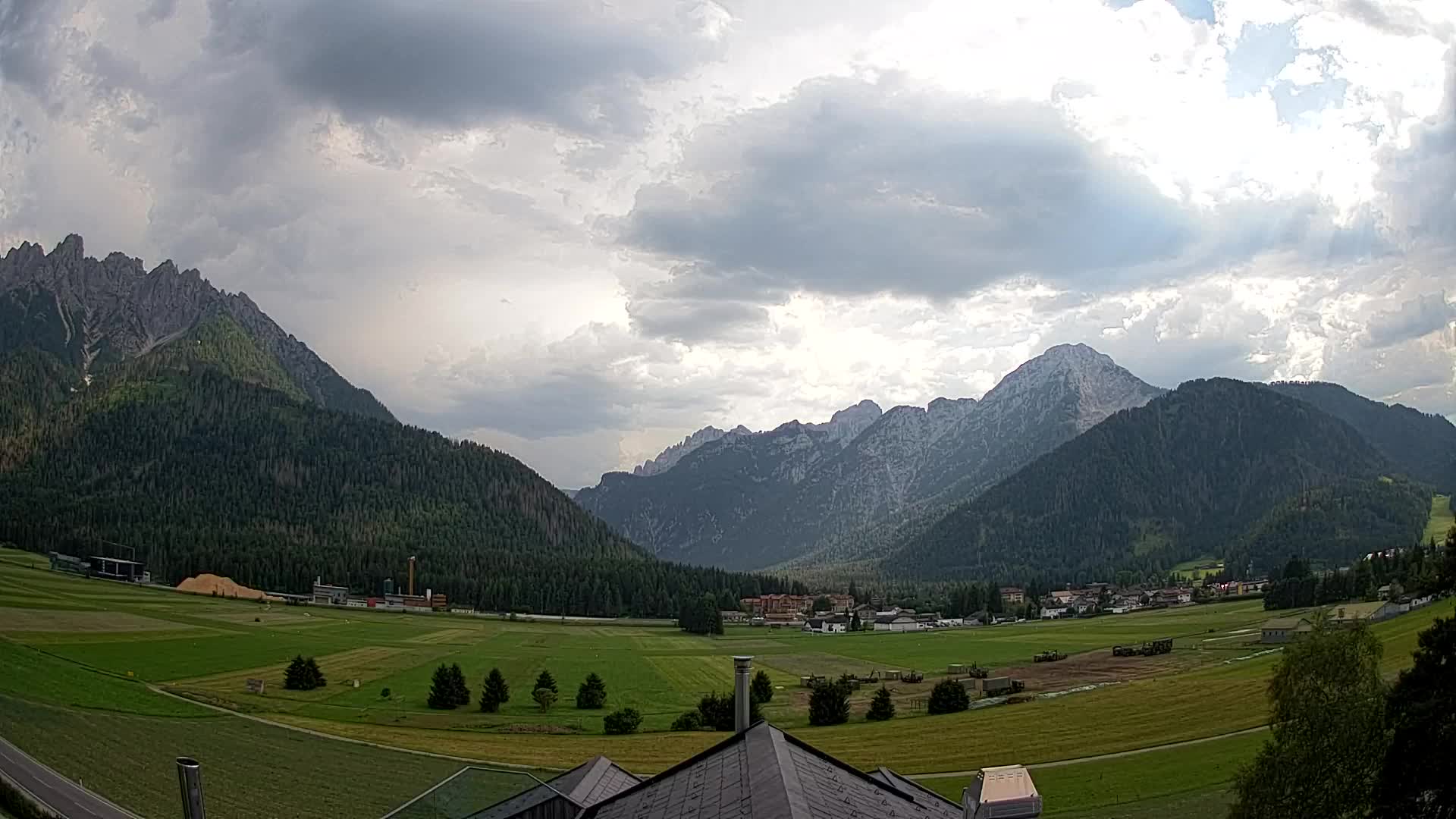 Spletna kamera Toblach Dolomiti – Pogled iz hotela Rosengarten