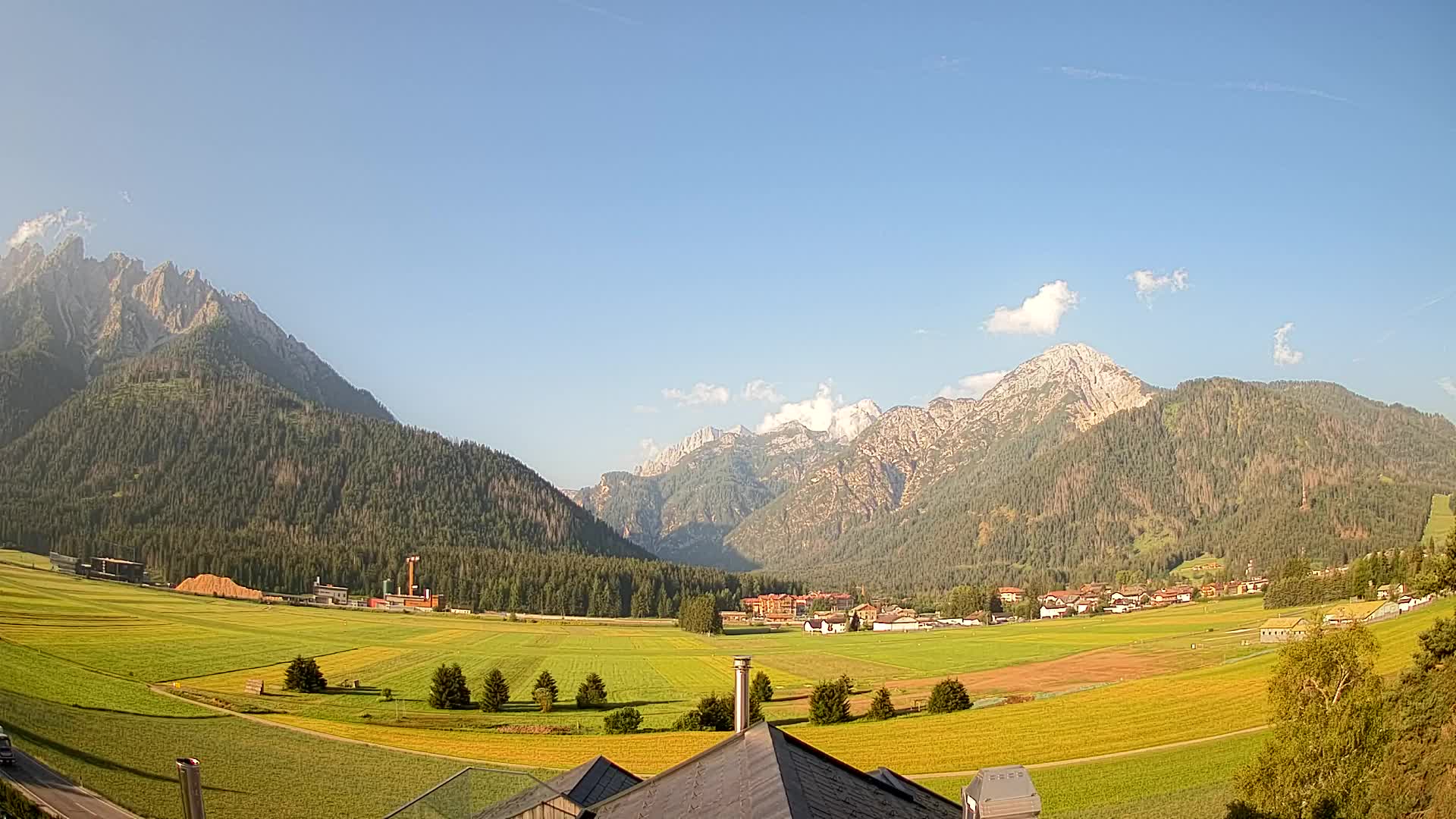 Spletna kamera Toblach Dolomiti – Pogled iz hotela Rosengarten