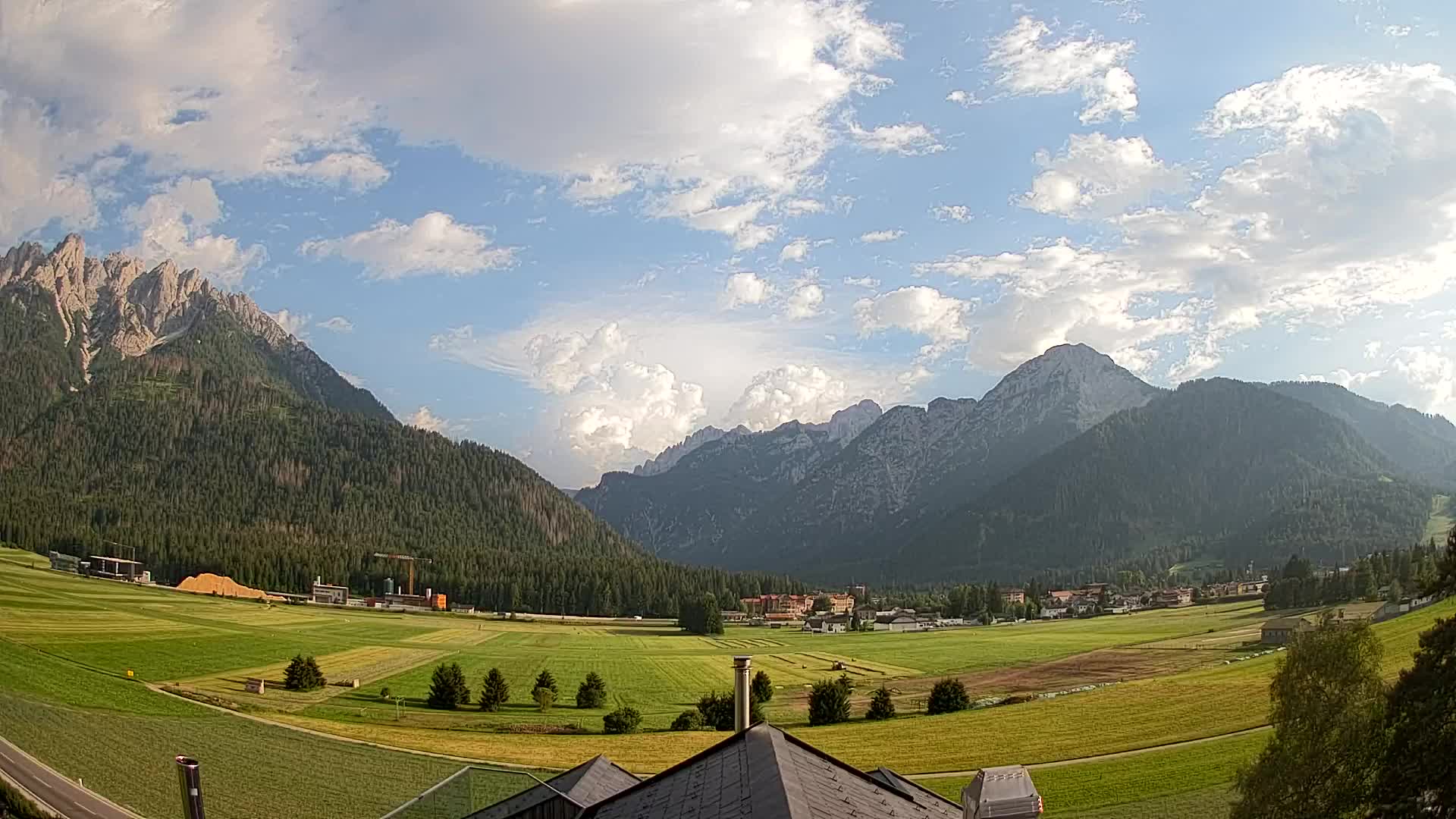 Spletna kamera Toblach Dolomiti – Pogled iz hotela Rosengarten