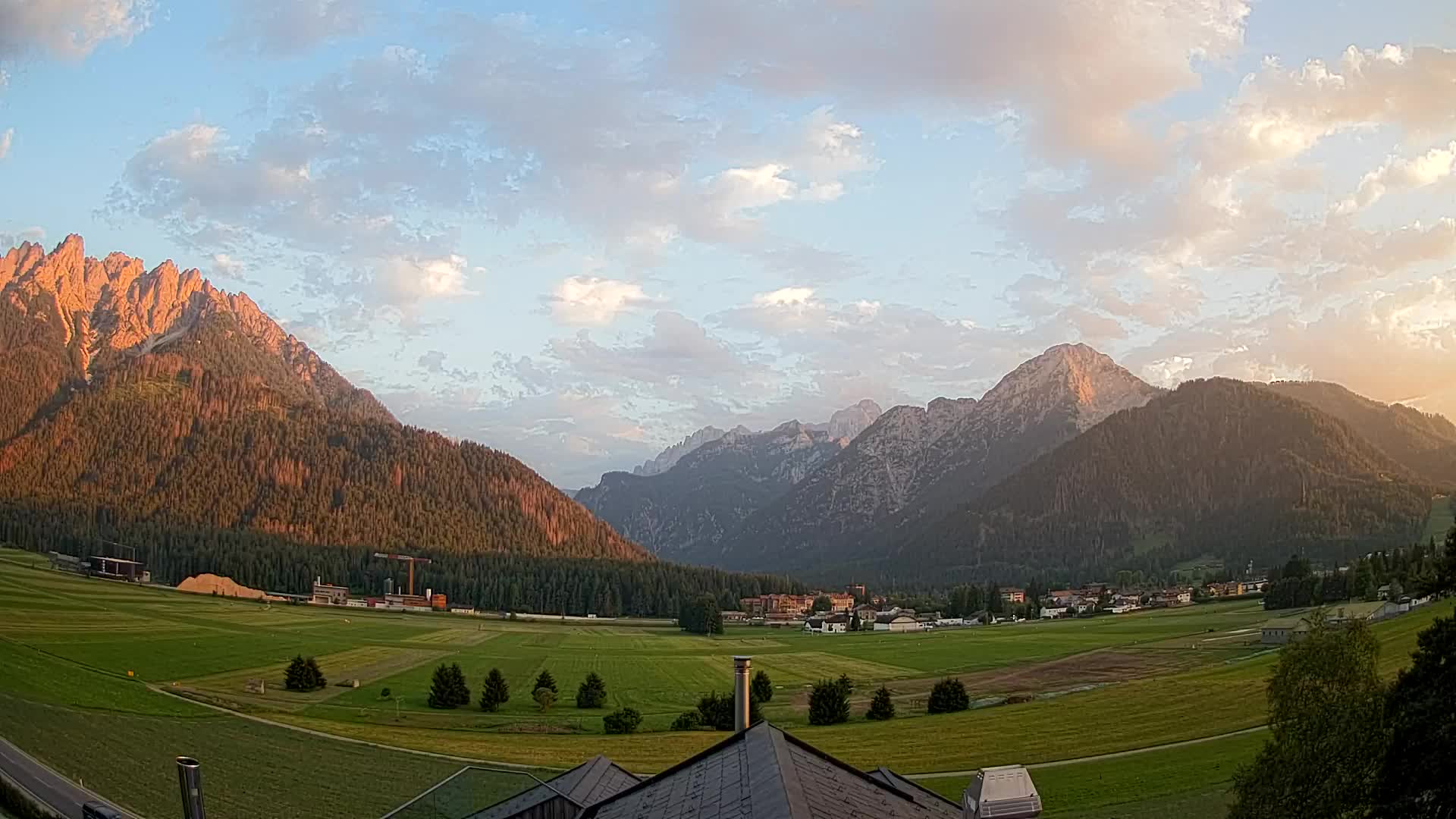 Spletna kamera Toblach Dolomiti – Pogled iz hotela Rosengarten