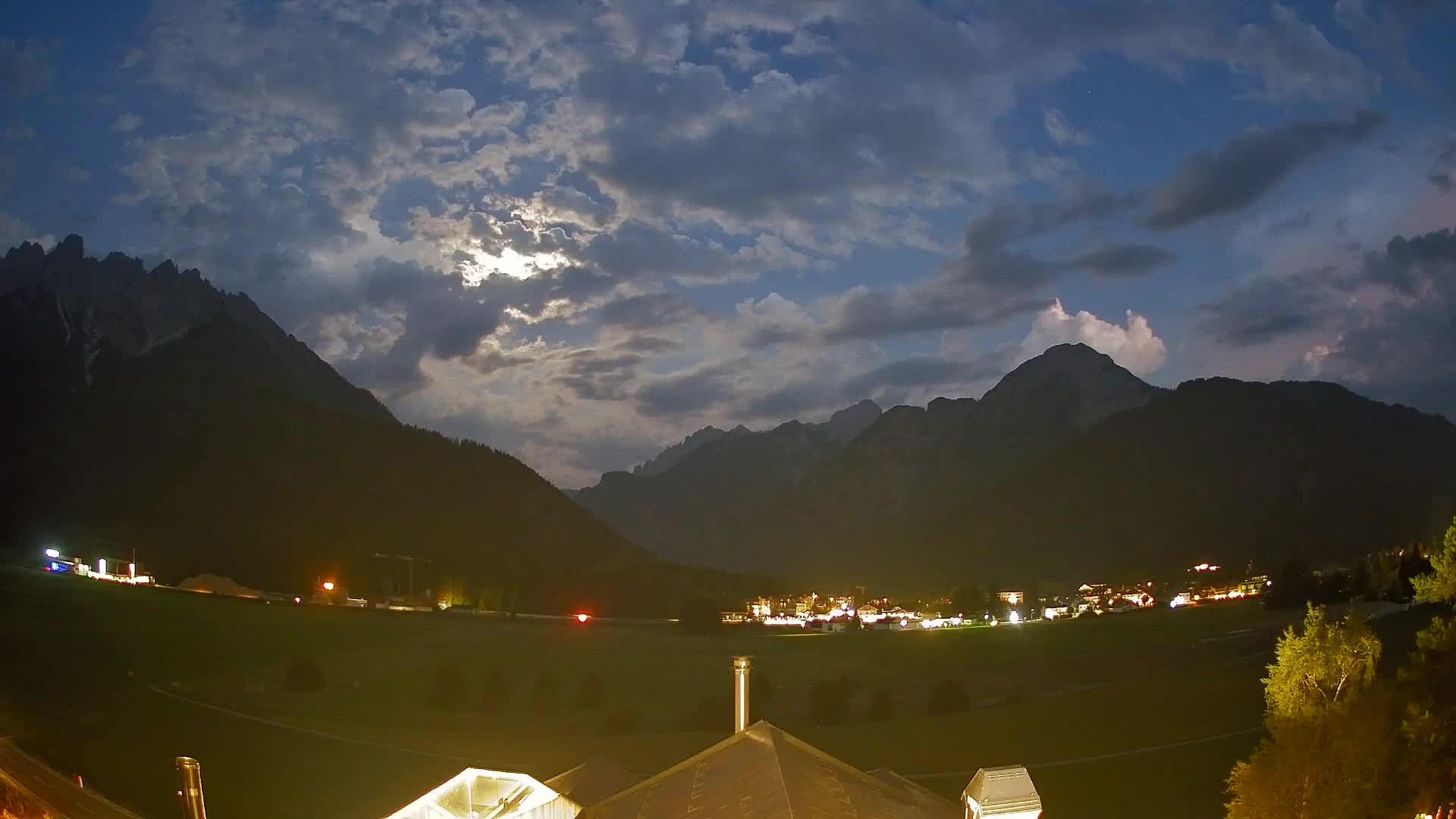 Spletna kamera Toblach Dolomiti – Pogled iz hotela Rosengarten