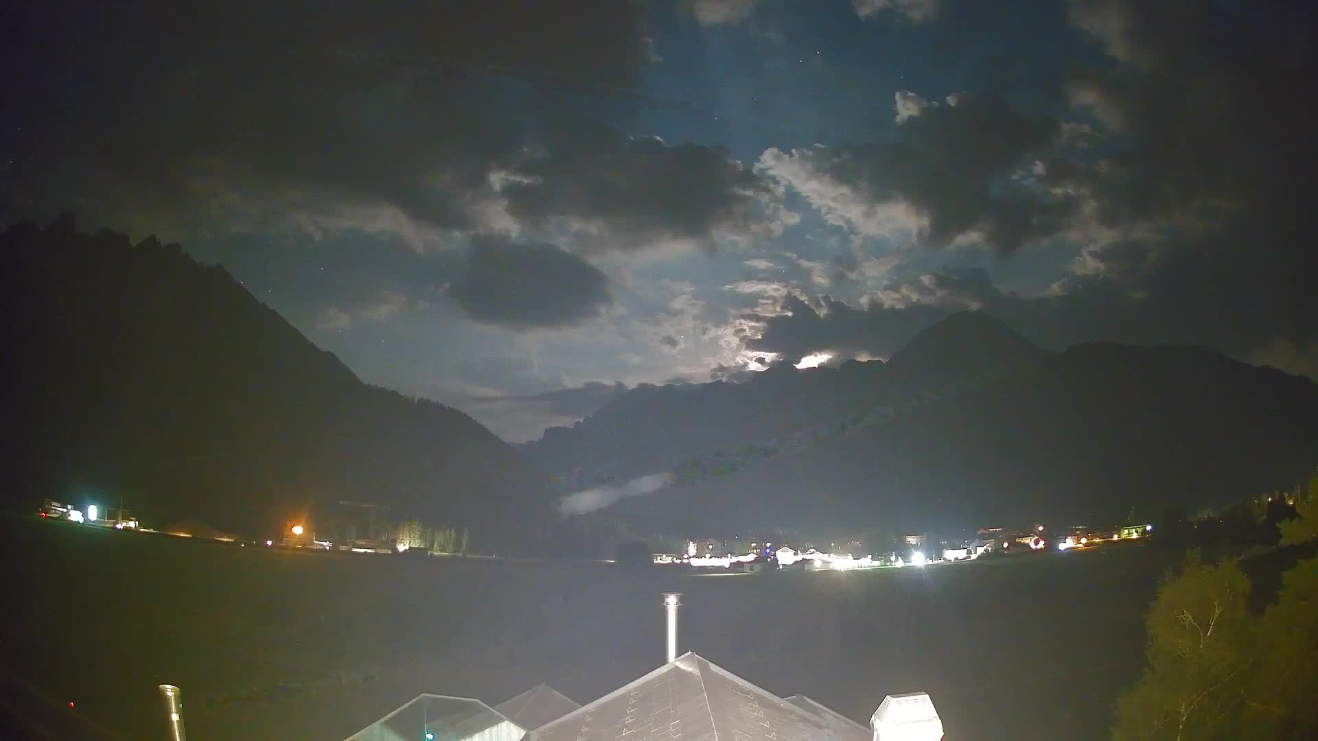 Web kamera Toblach Dolomiti – Pogled s Hotela Rosengarten