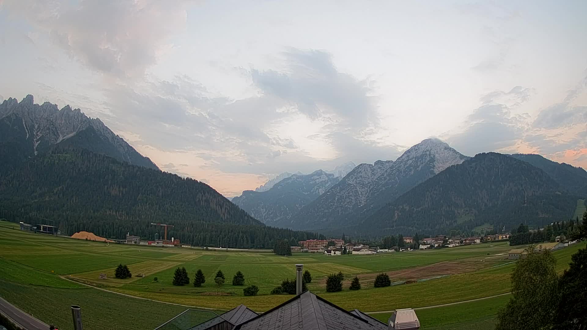 Web kamera Toblach Dolomiti – Pogled s Hotela Rosengarten