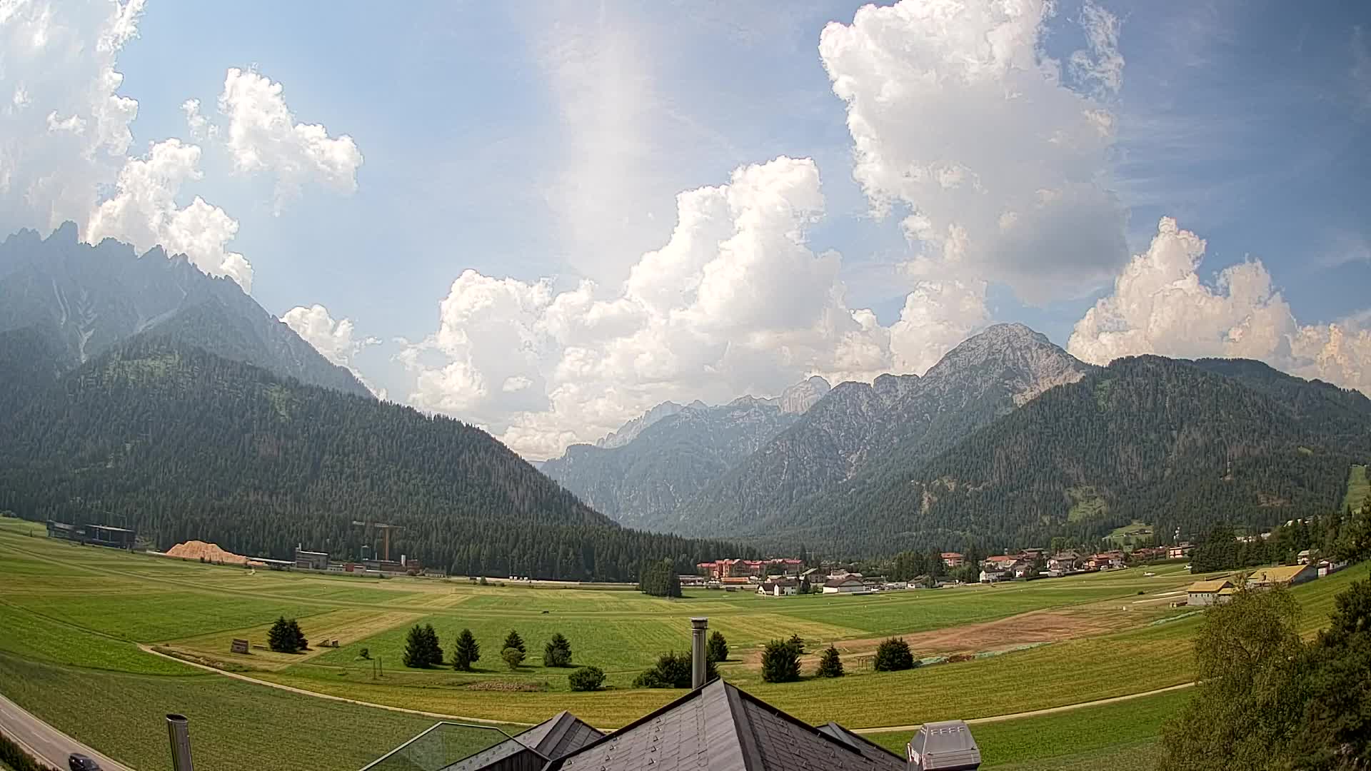 Spletna kamera Toblach Dolomiti – Pogled iz hotela Rosengarten