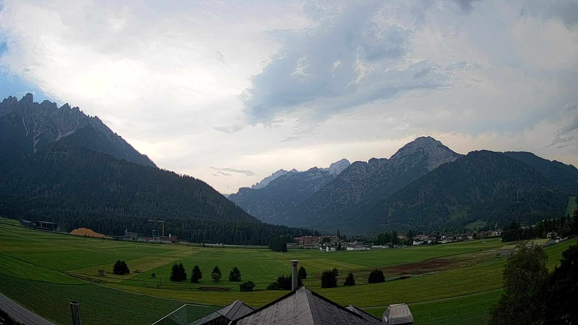 Web kamera Toblach Dolomiti – Pogled s Hotela Rosengarten
