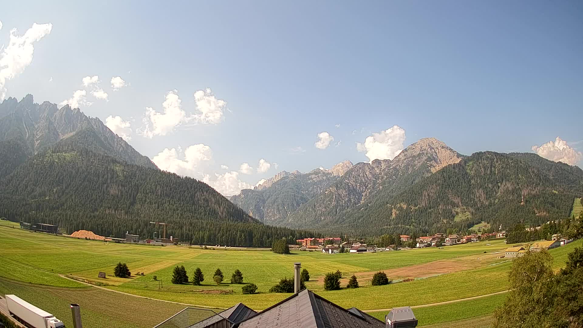 Spletna kamera Toblach Dolomiti – Pogled iz hotela Rosengarten