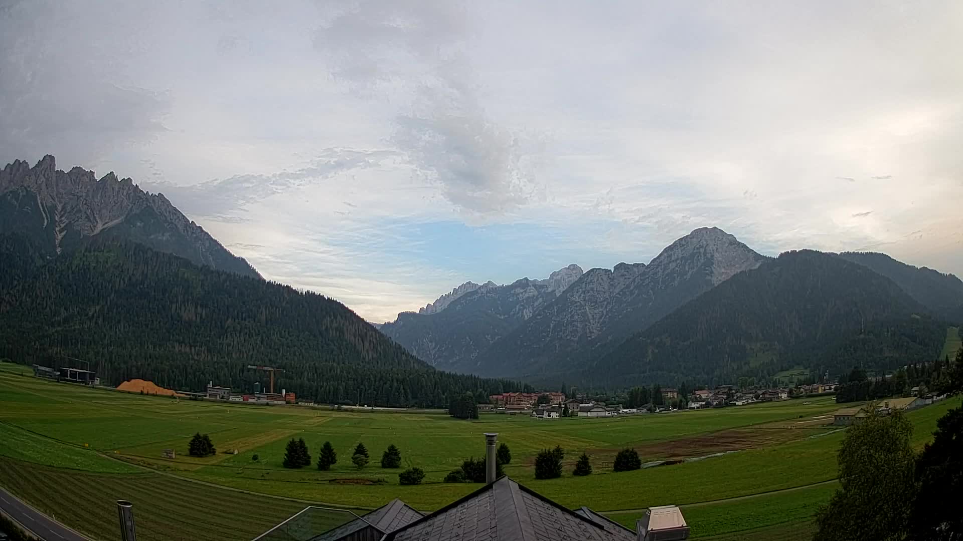 Spletna kamera Toblach Dolomiti – Pogled iz hotela Rosengarten