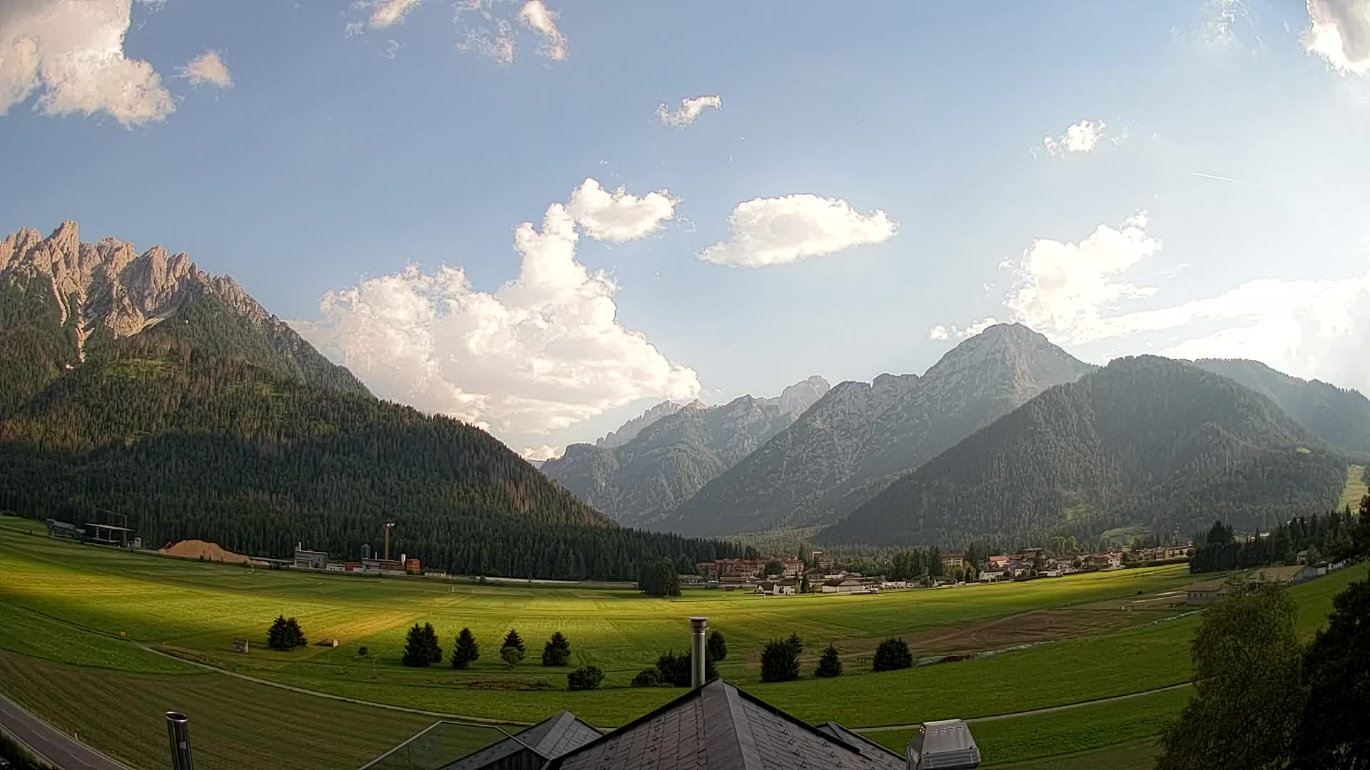 Web kamera Toblach Dolomiti – Pogled s Hotela Rosengarten