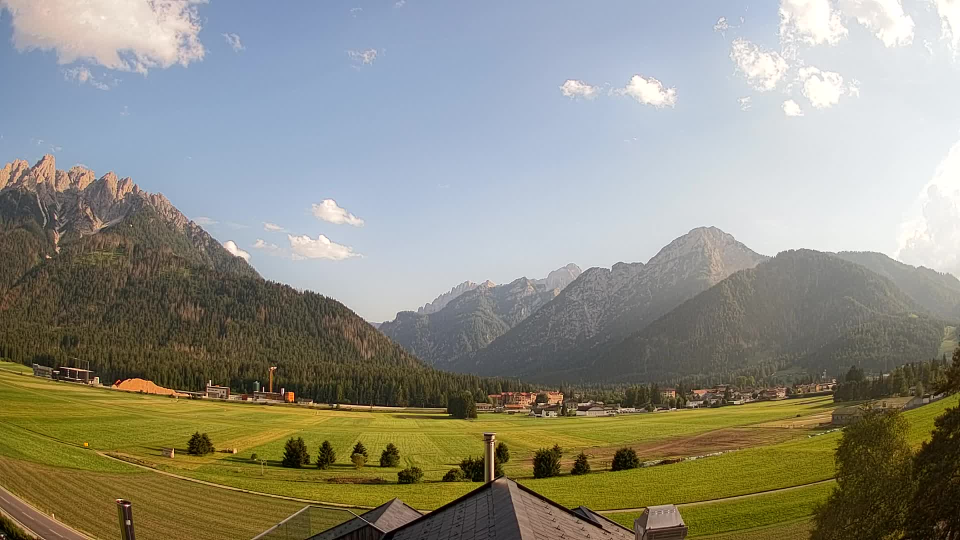 Web kamera Toblach Dolomiti – Pogled s Hotela Rosengarten