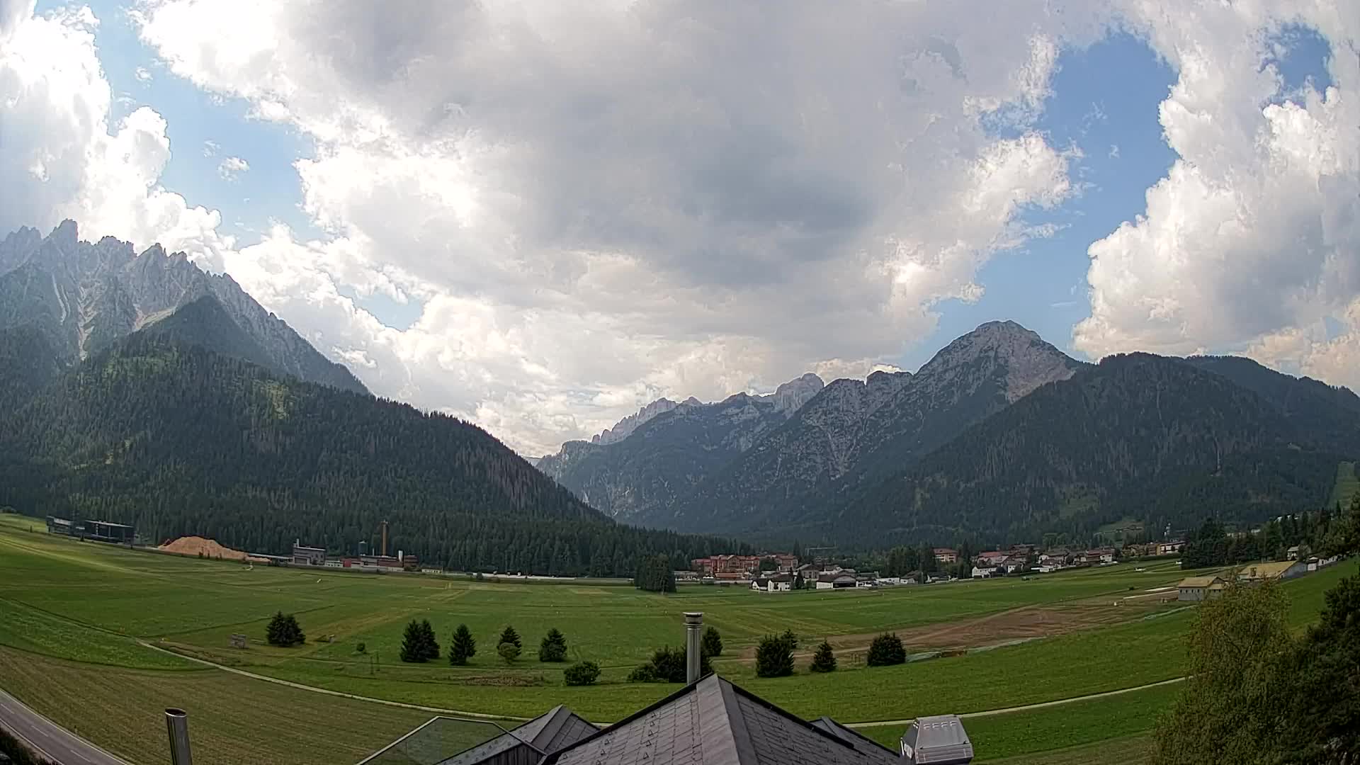 Spletna kamera Toblach Dolomiti – Pogled iz hotela Rosengarten