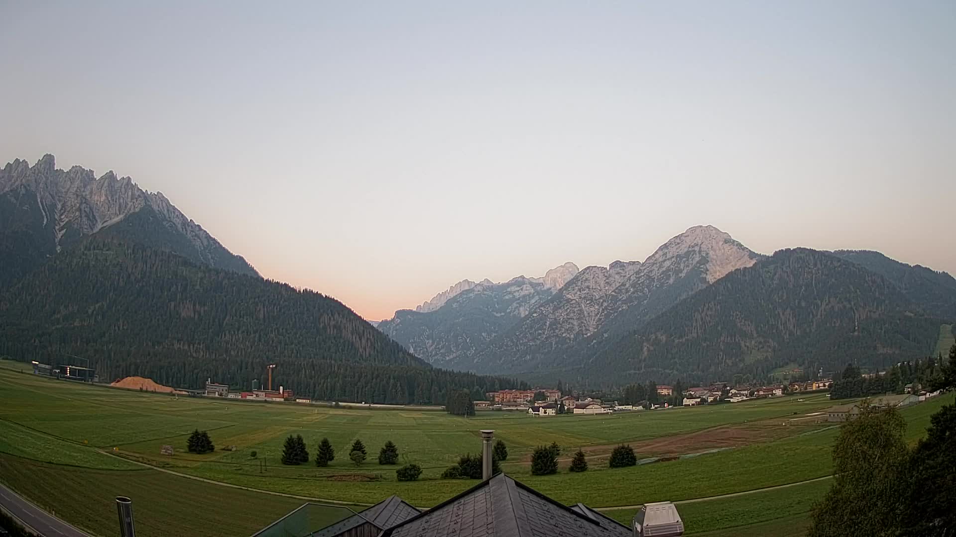 Spletna kamera Toblach Dolomiti – Pogled iz hotela Rosengarten